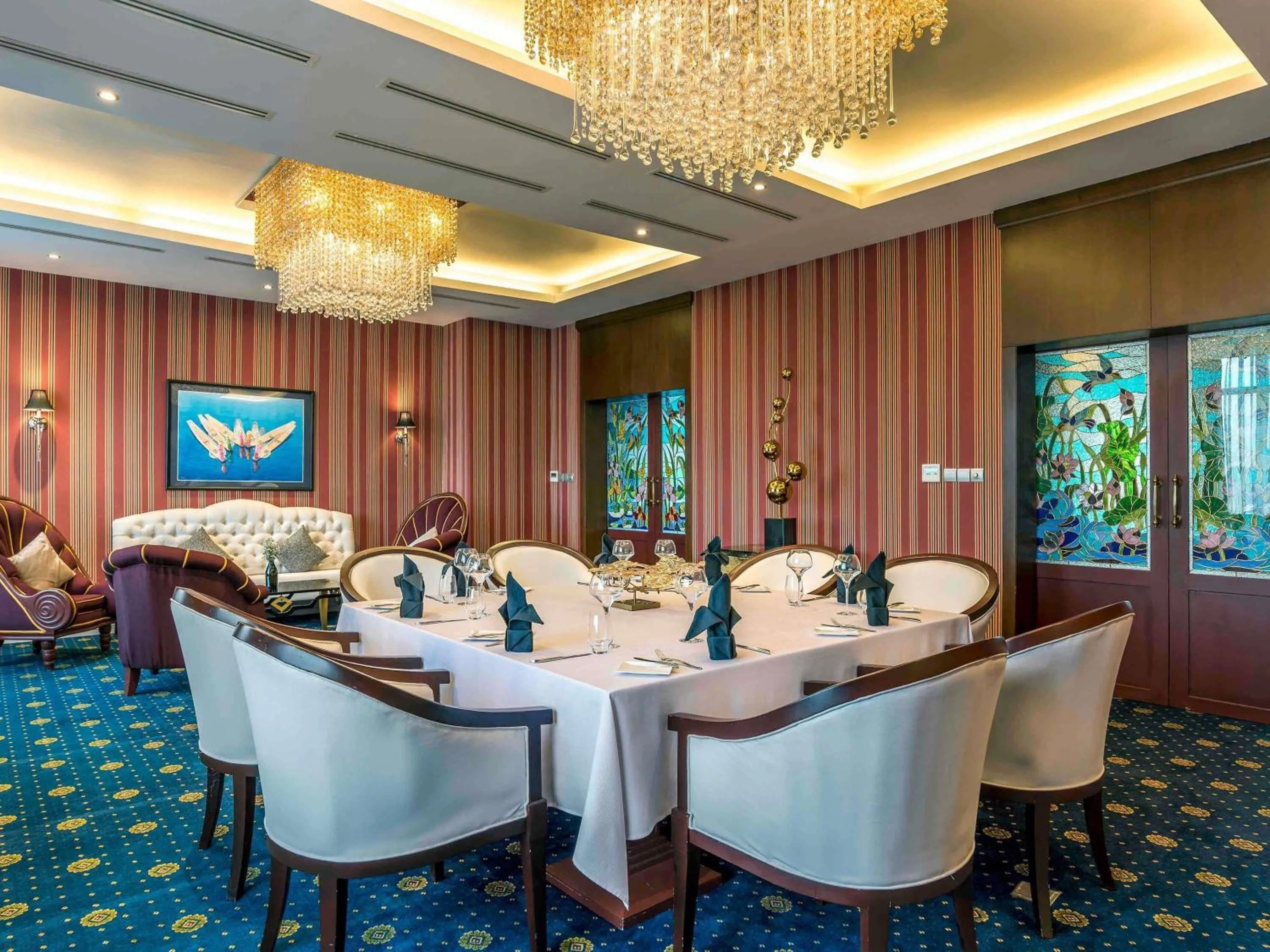 Restaurant/places to eat in Novotel Yangon Max