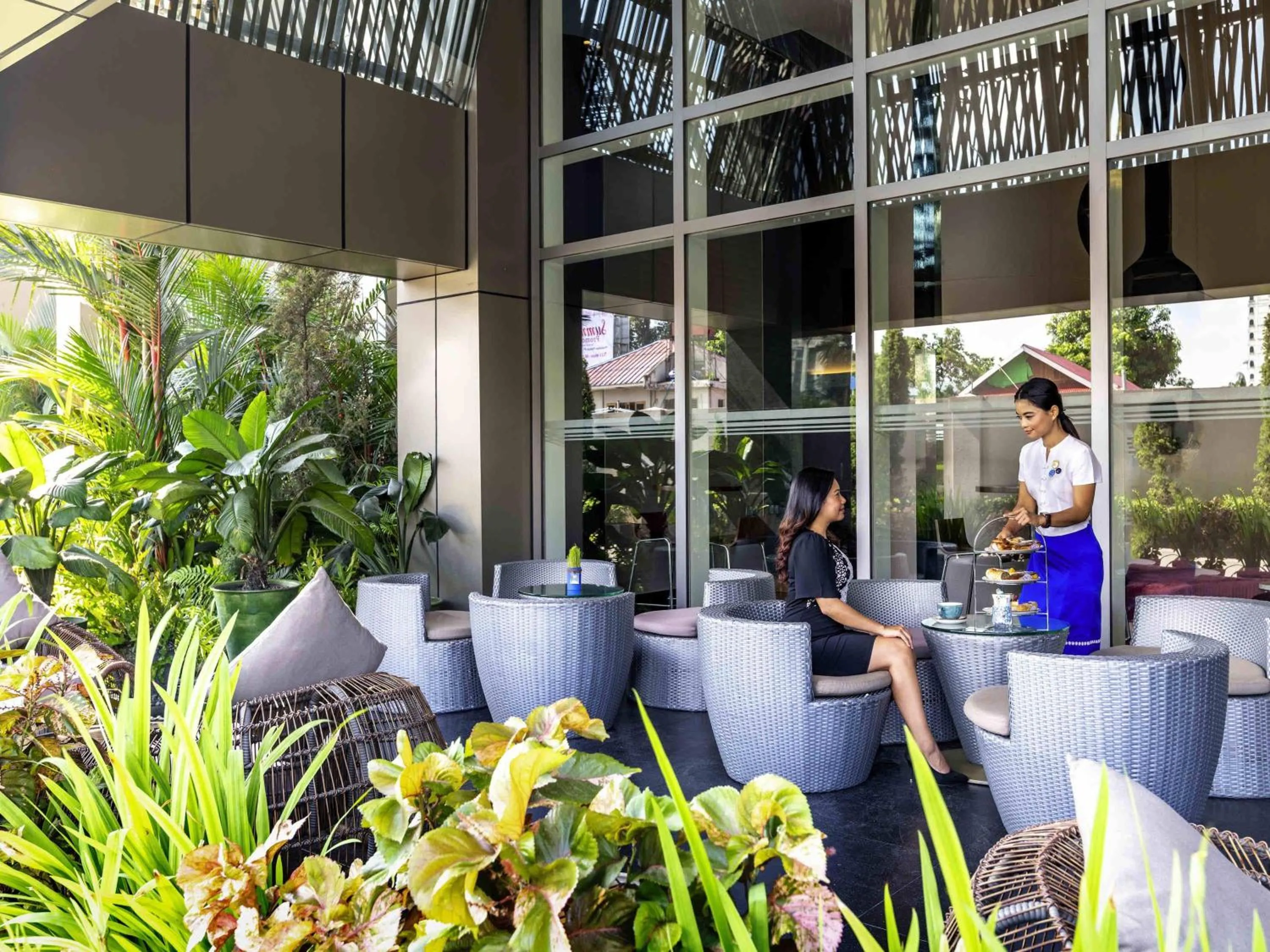 Lounge or bar in Novotel Yangon Max
