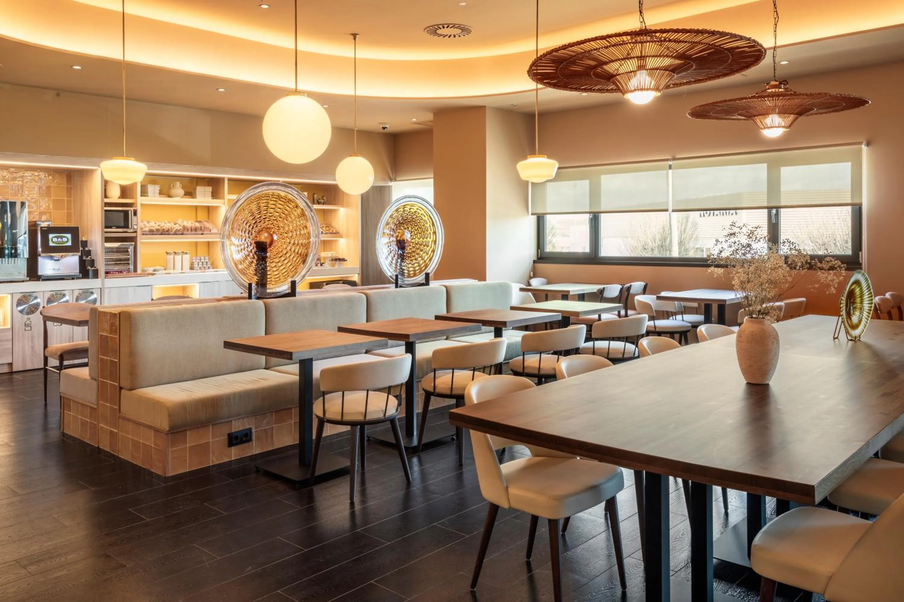 Restaurant/places to eat in B&B HOTEL Écija