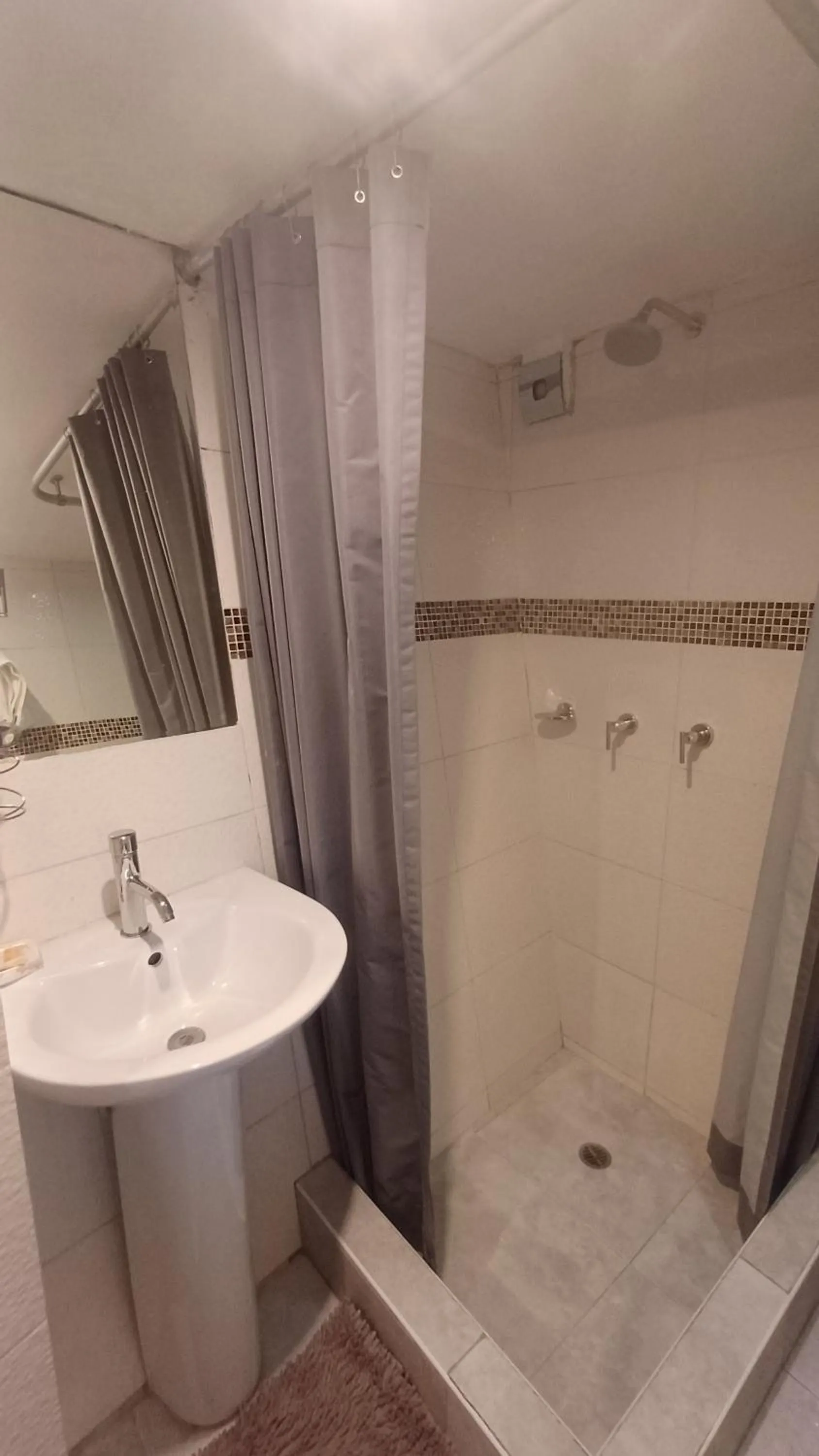 Shower in La Casa de Mayte