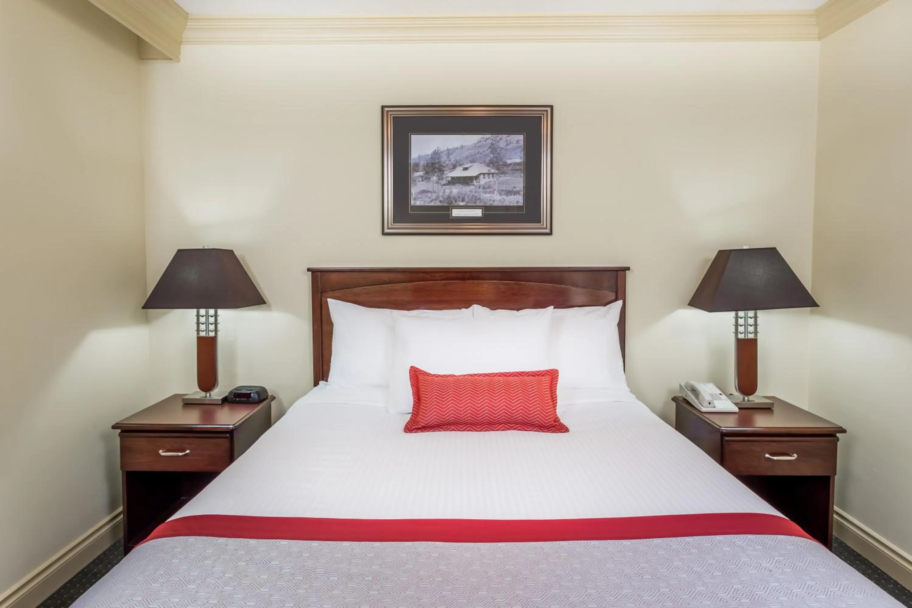 Bedroom, Bed in Ramada by Wyndham Hinton