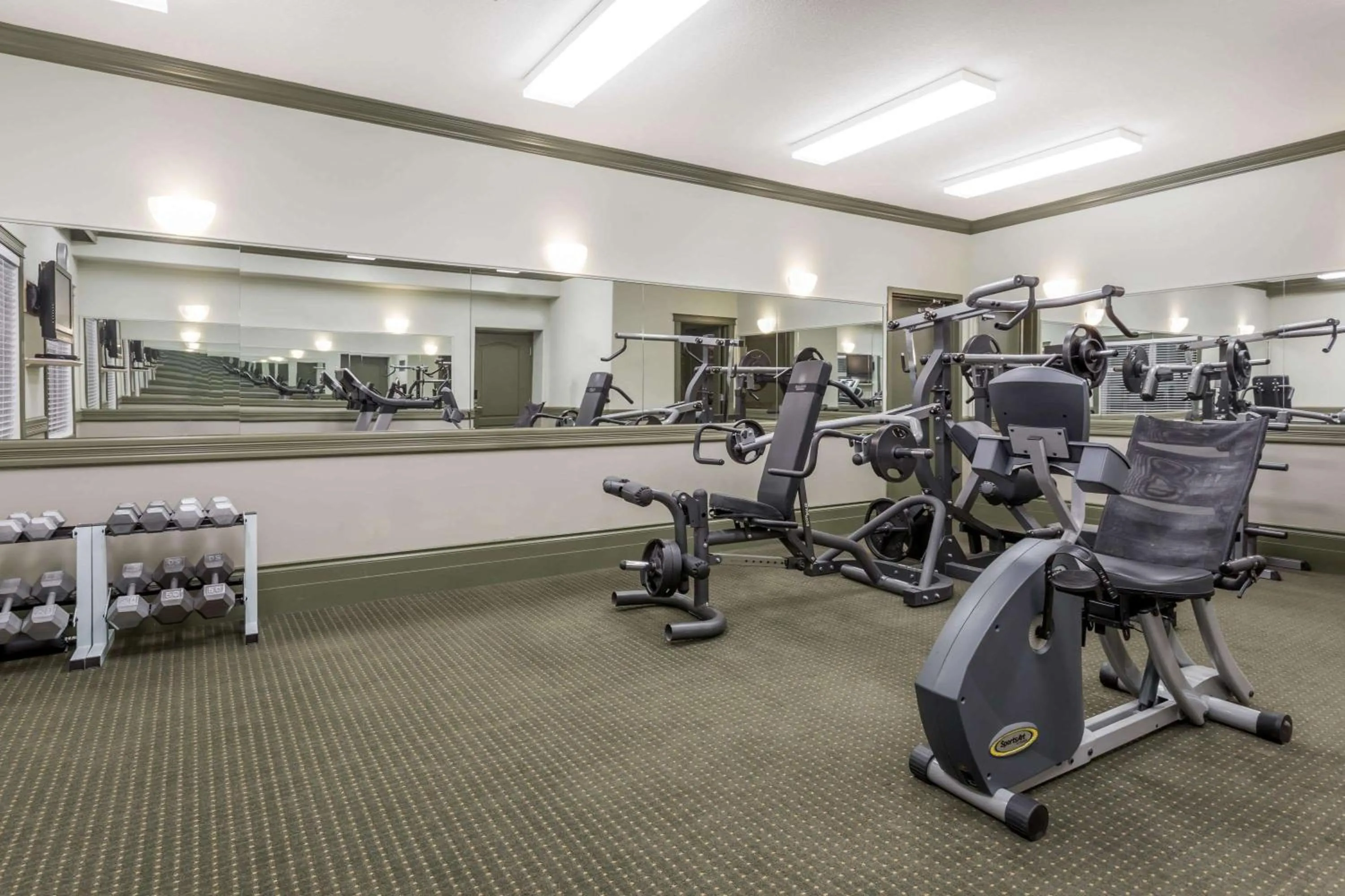 Fitness centre/facilities in Ramada by Wyndham Hinton