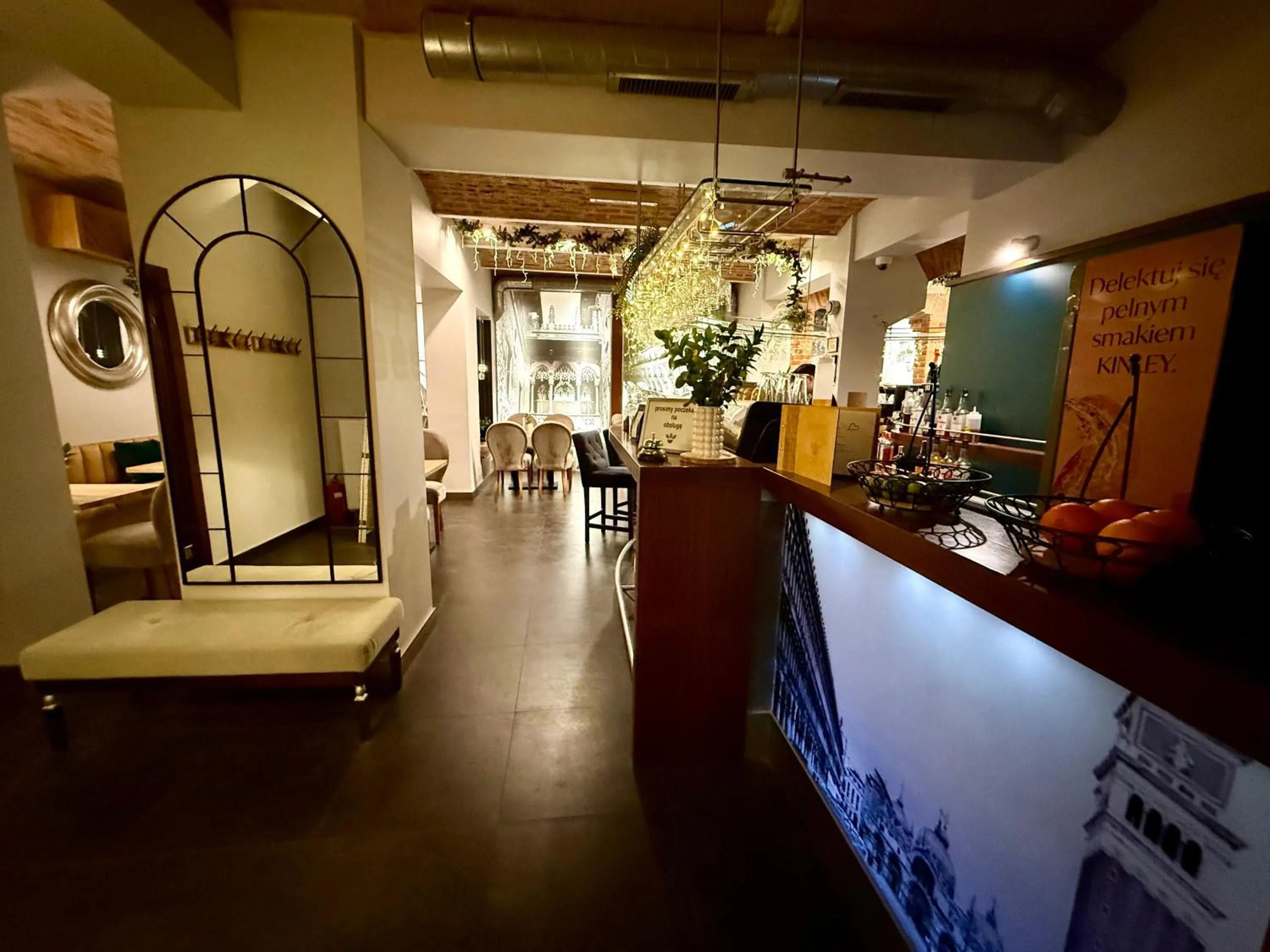 Restaurant/places to eat in DK Dyplomat