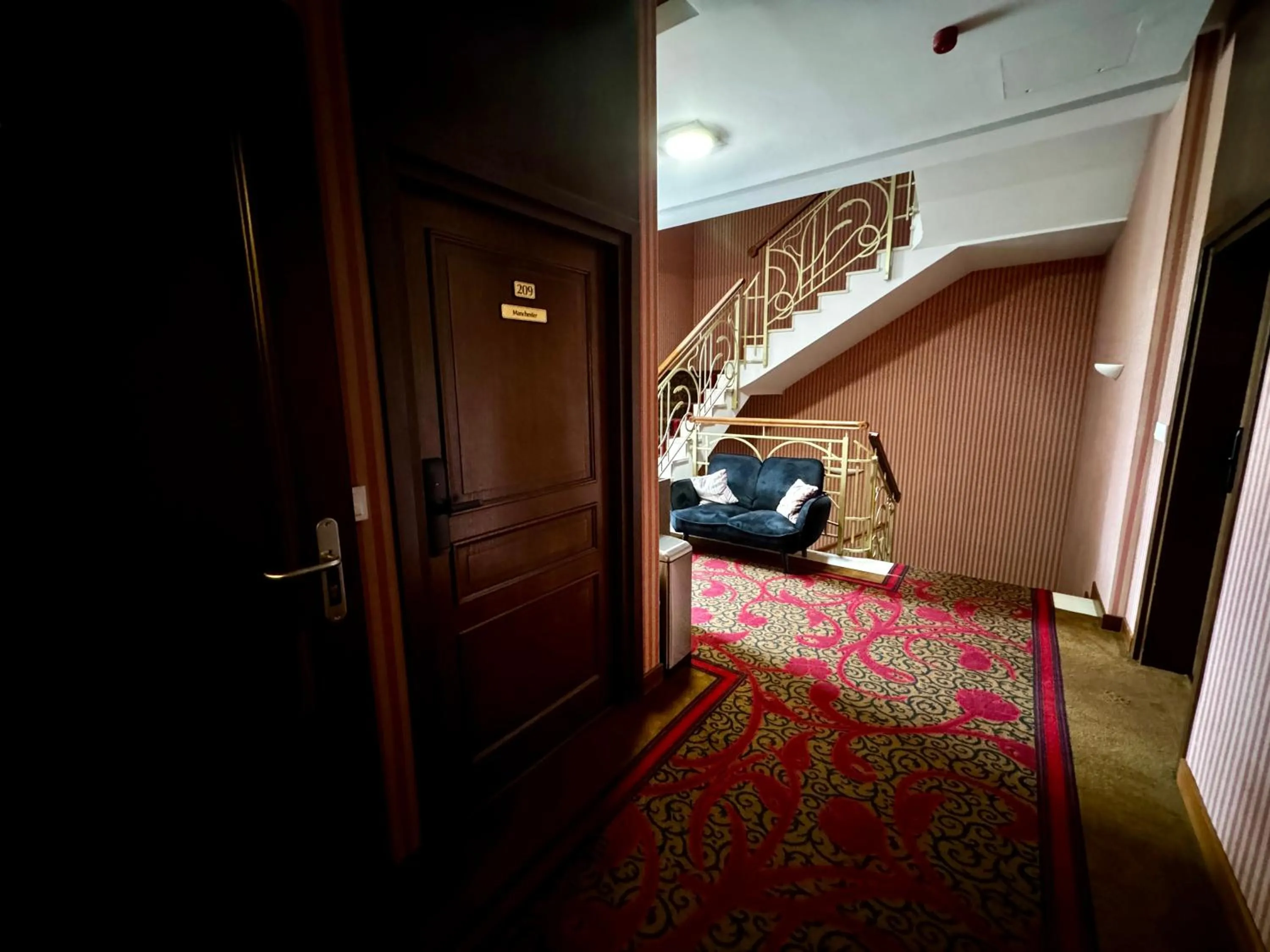 Facade/entrance in DK Dyplomat