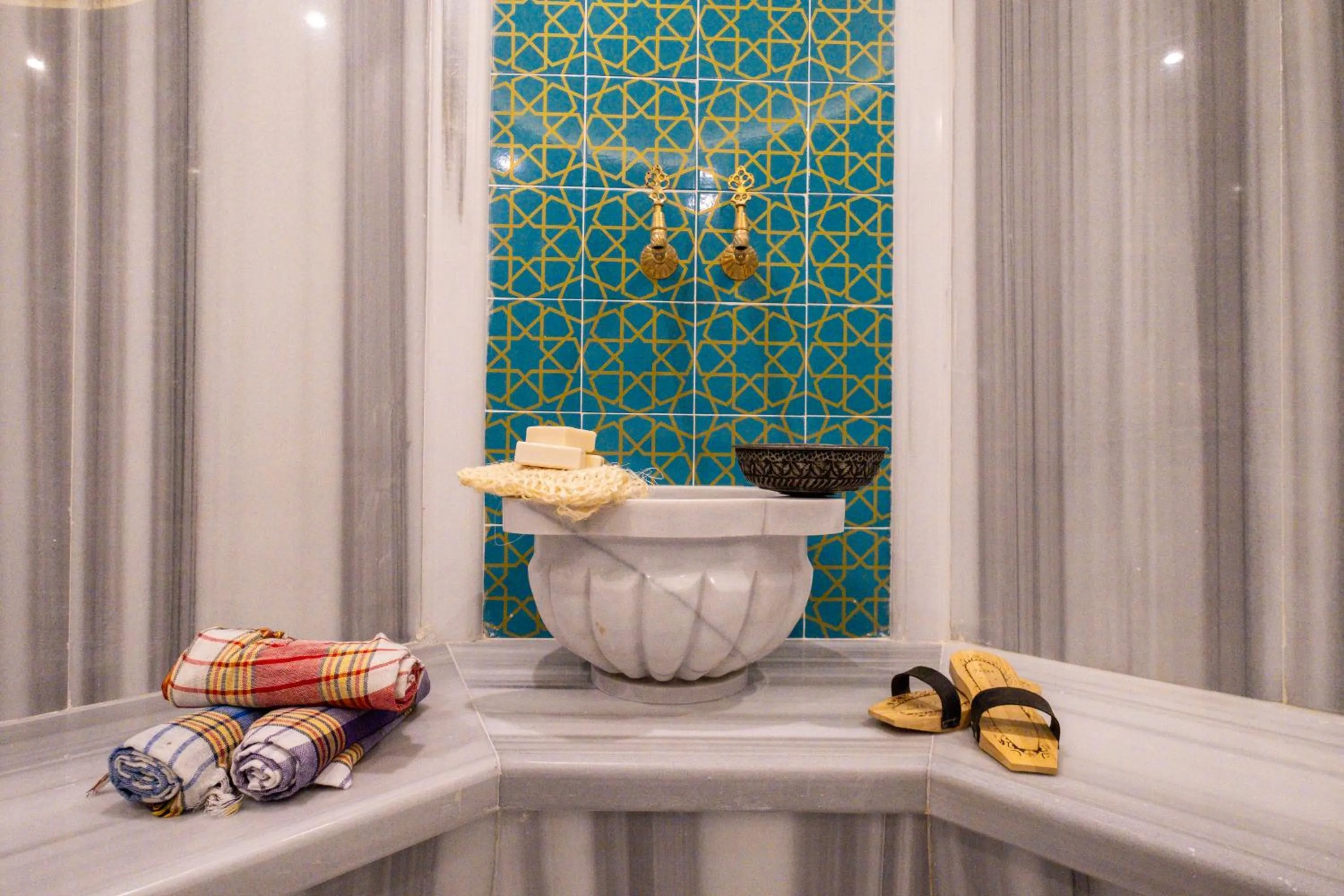 towels in New Inn Hotel Old Town