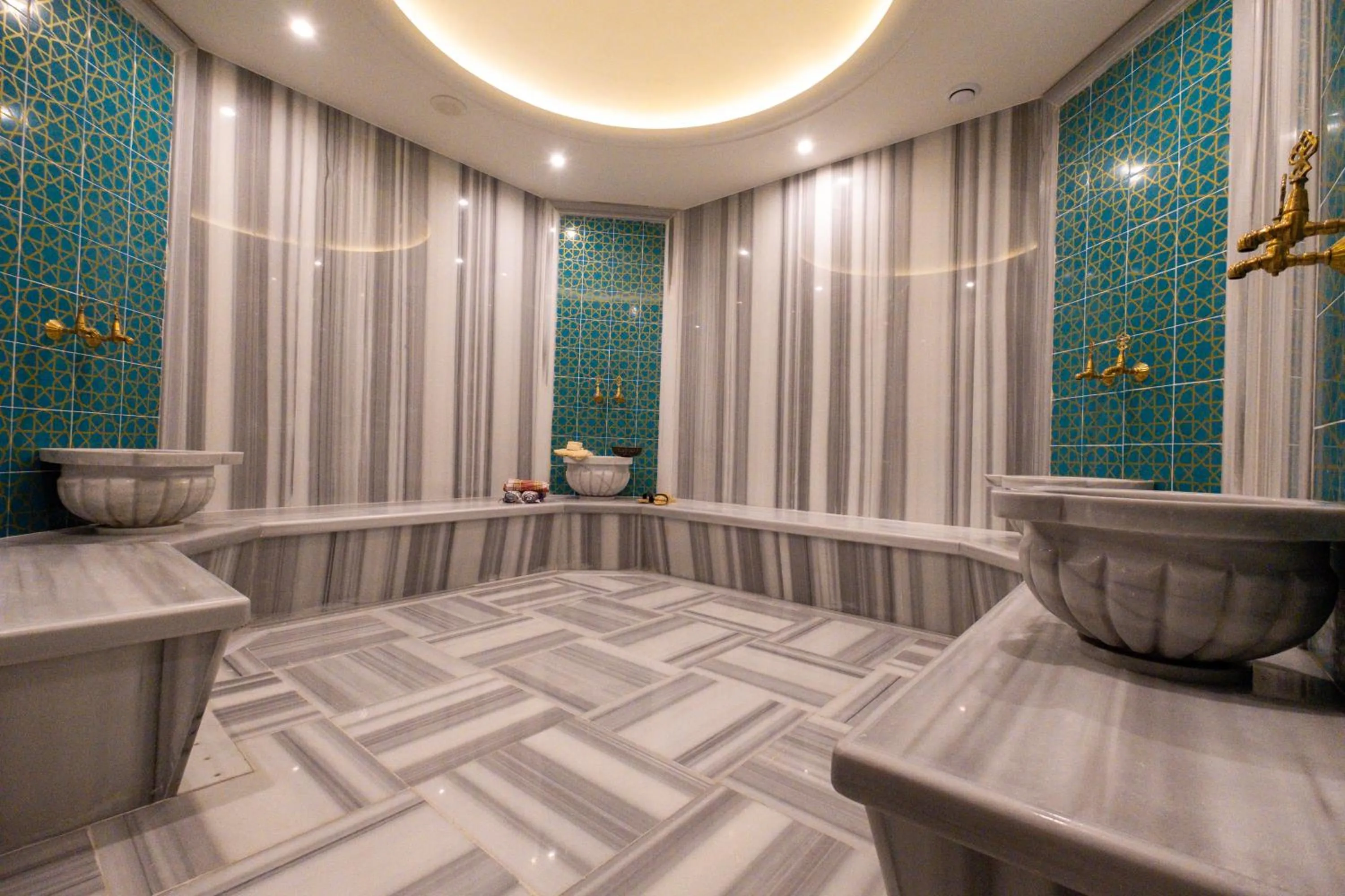 Public Bath in New Inn Hotel Old Town