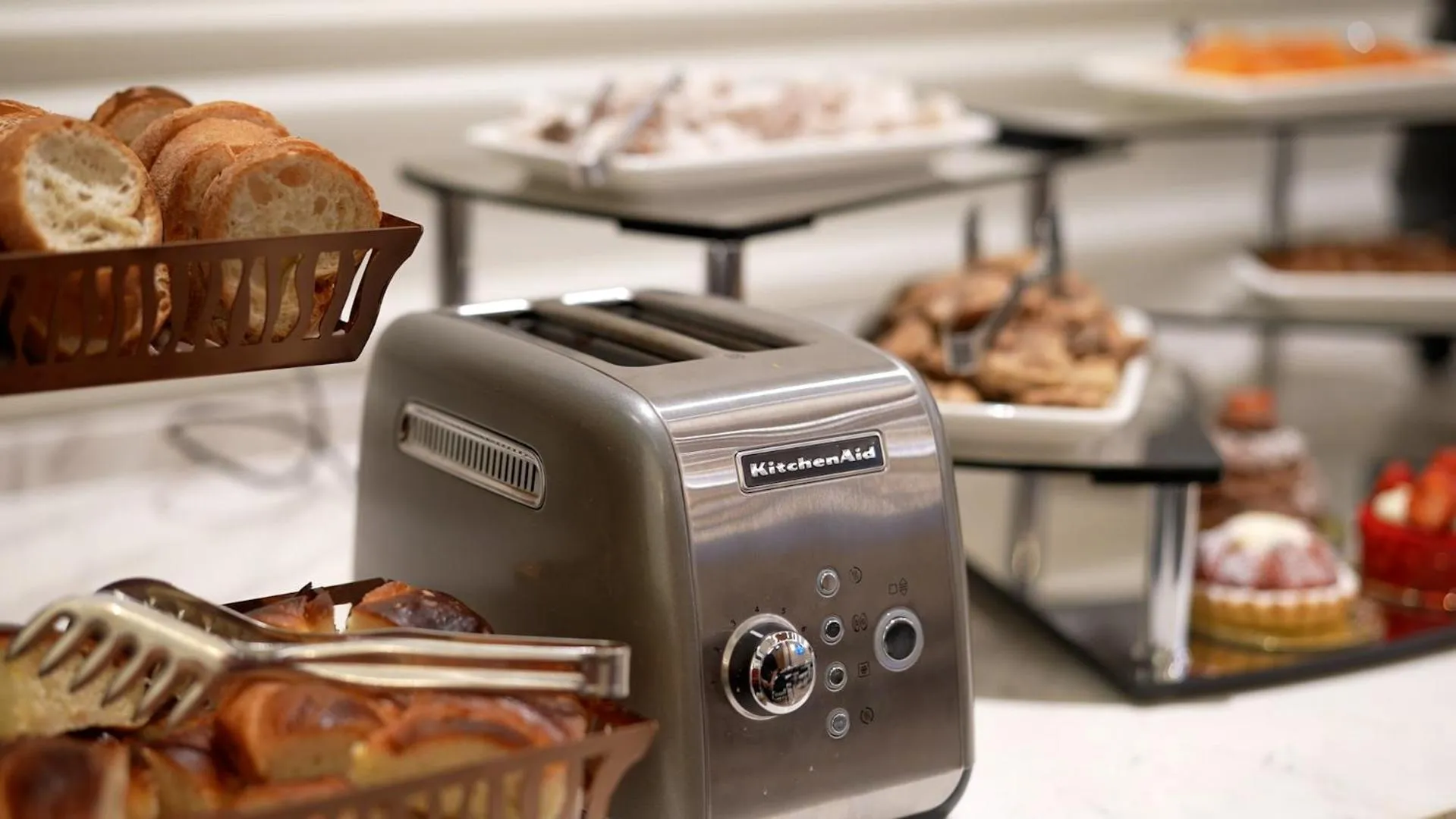 Restaurant/places to eat in New Inn Hotel Old Town