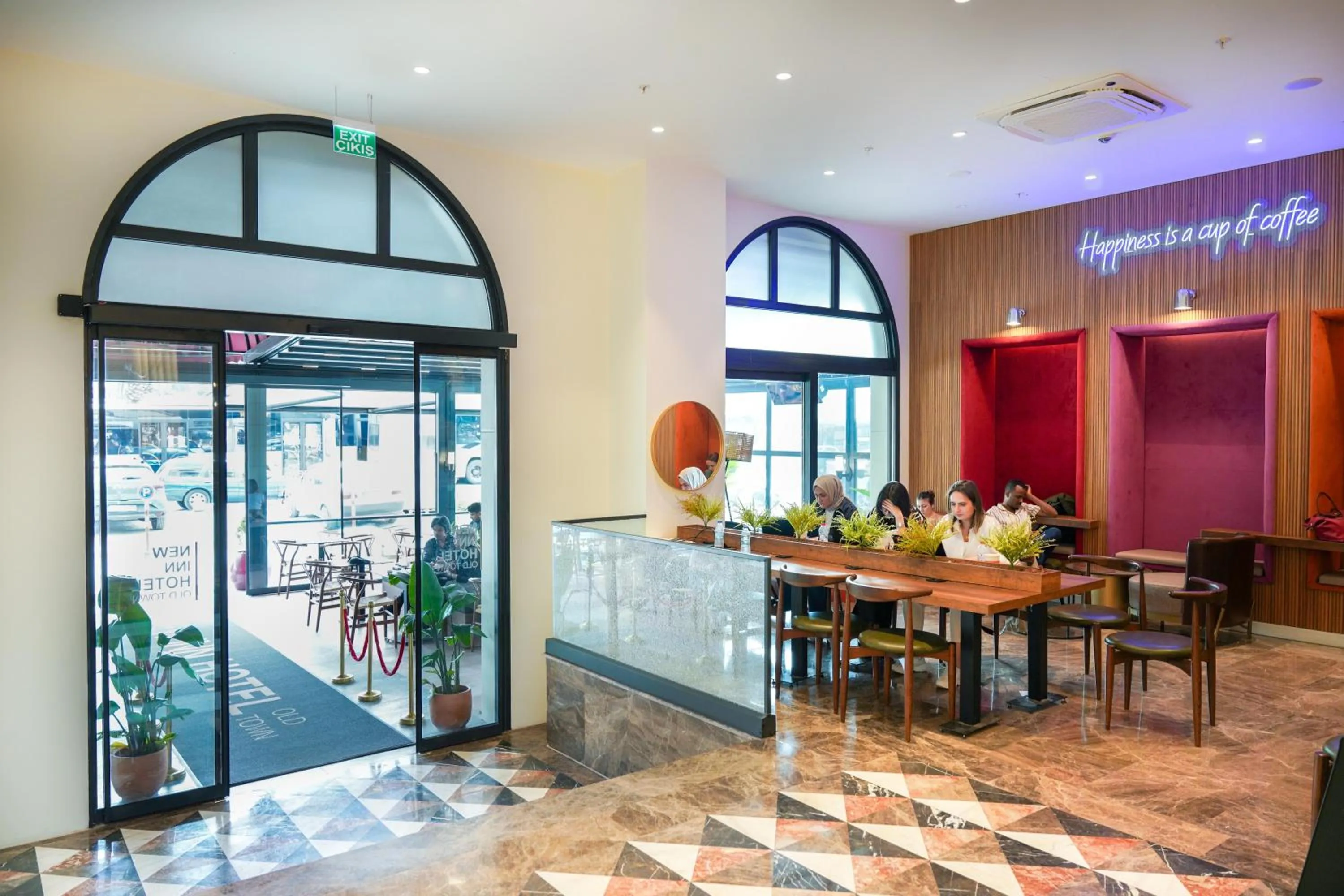 Restaurant/places to eat in New Inn Hotel Old Town