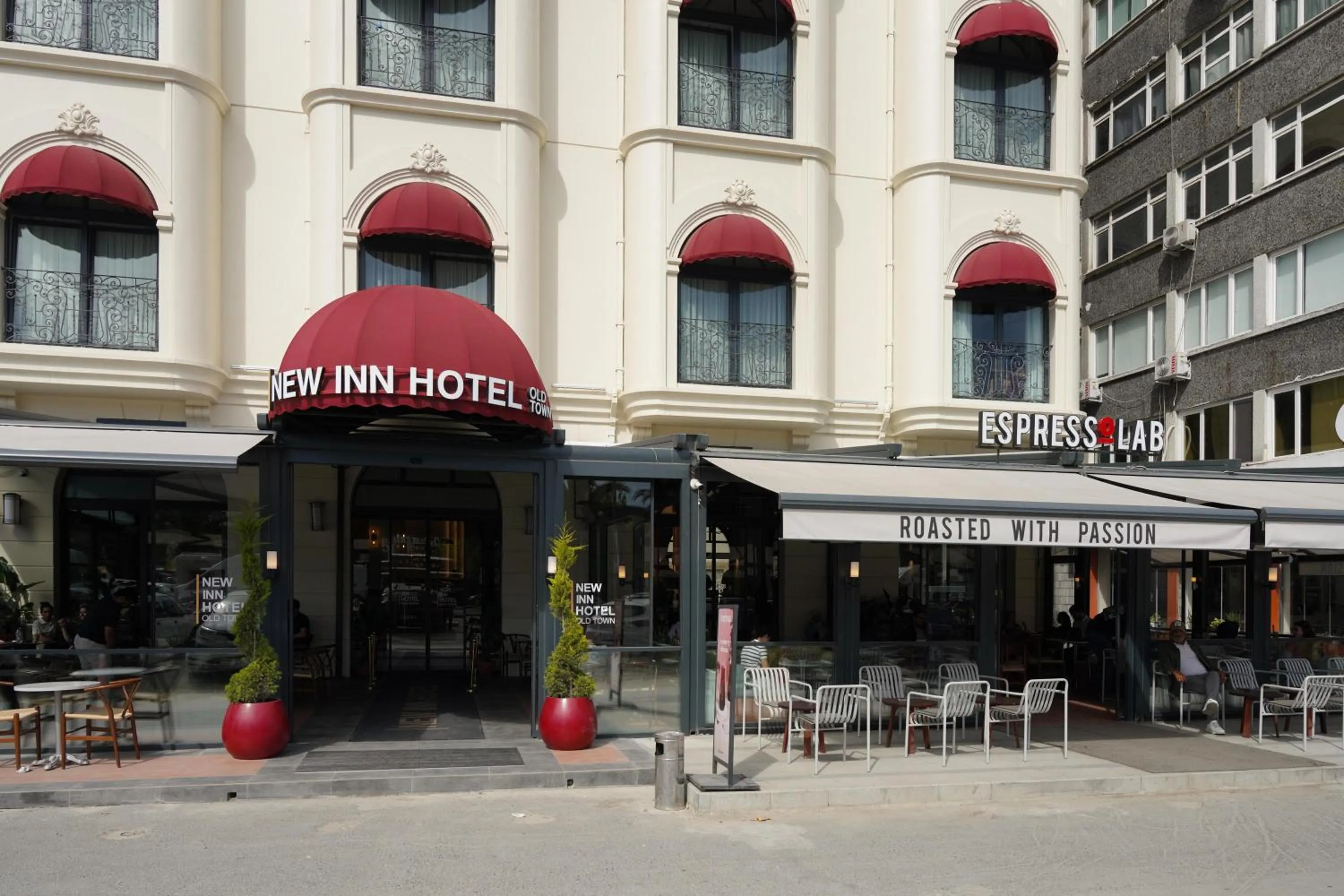 Restaurant/places to eat in New Inn Hotel Old Town