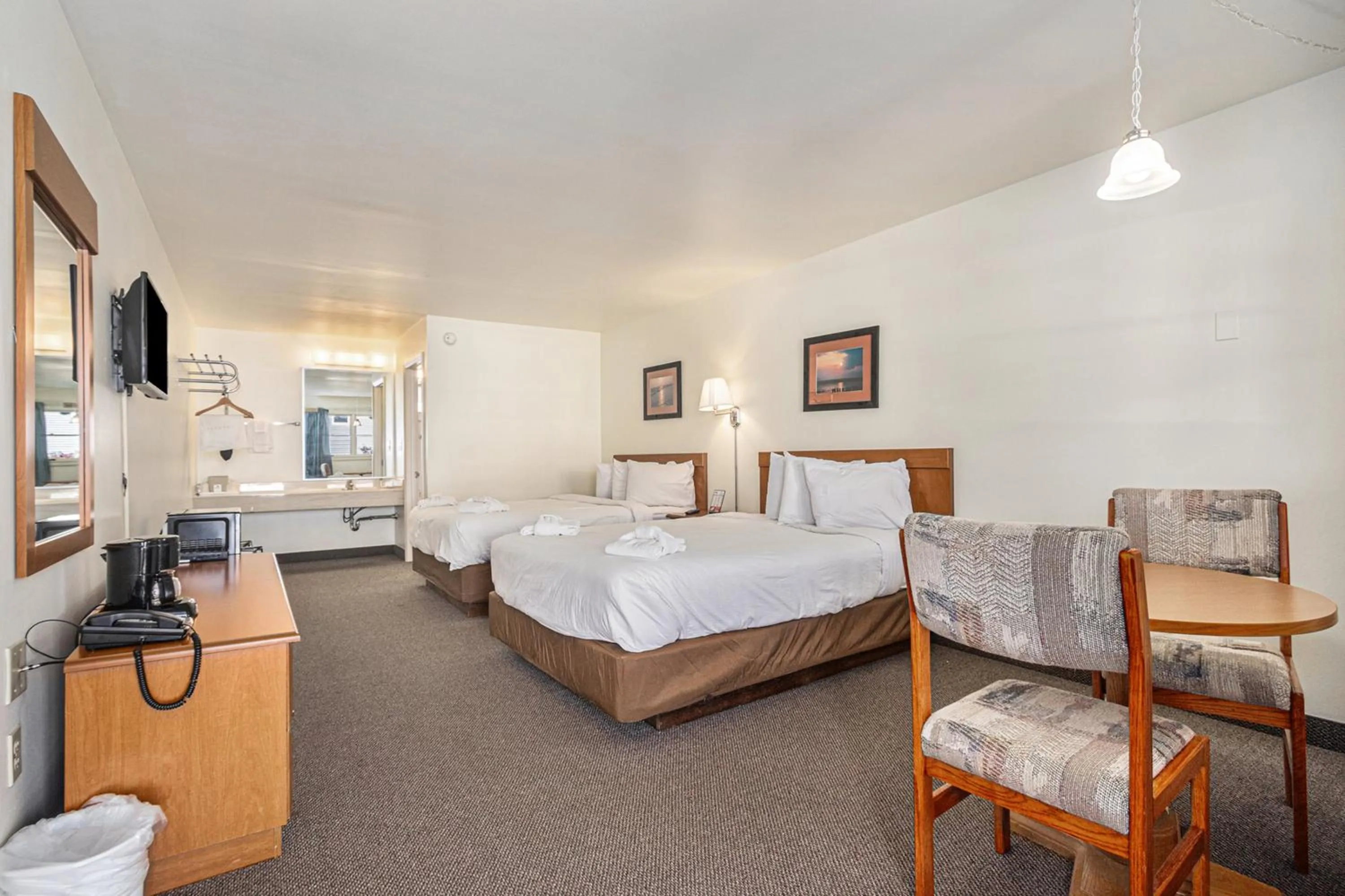 Bedroom, Bed in Ludington Pier House