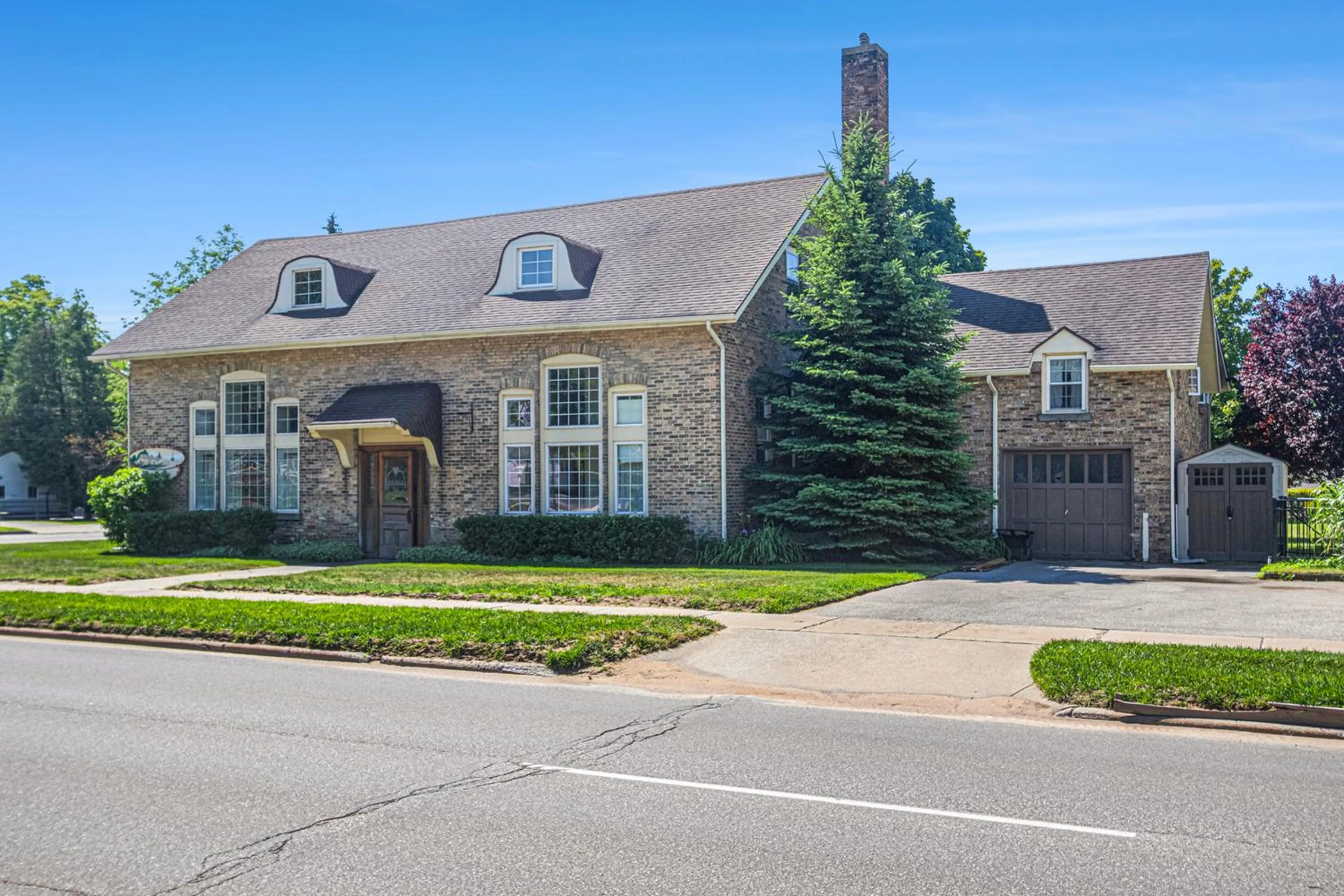 Property building in Ludington Pier House