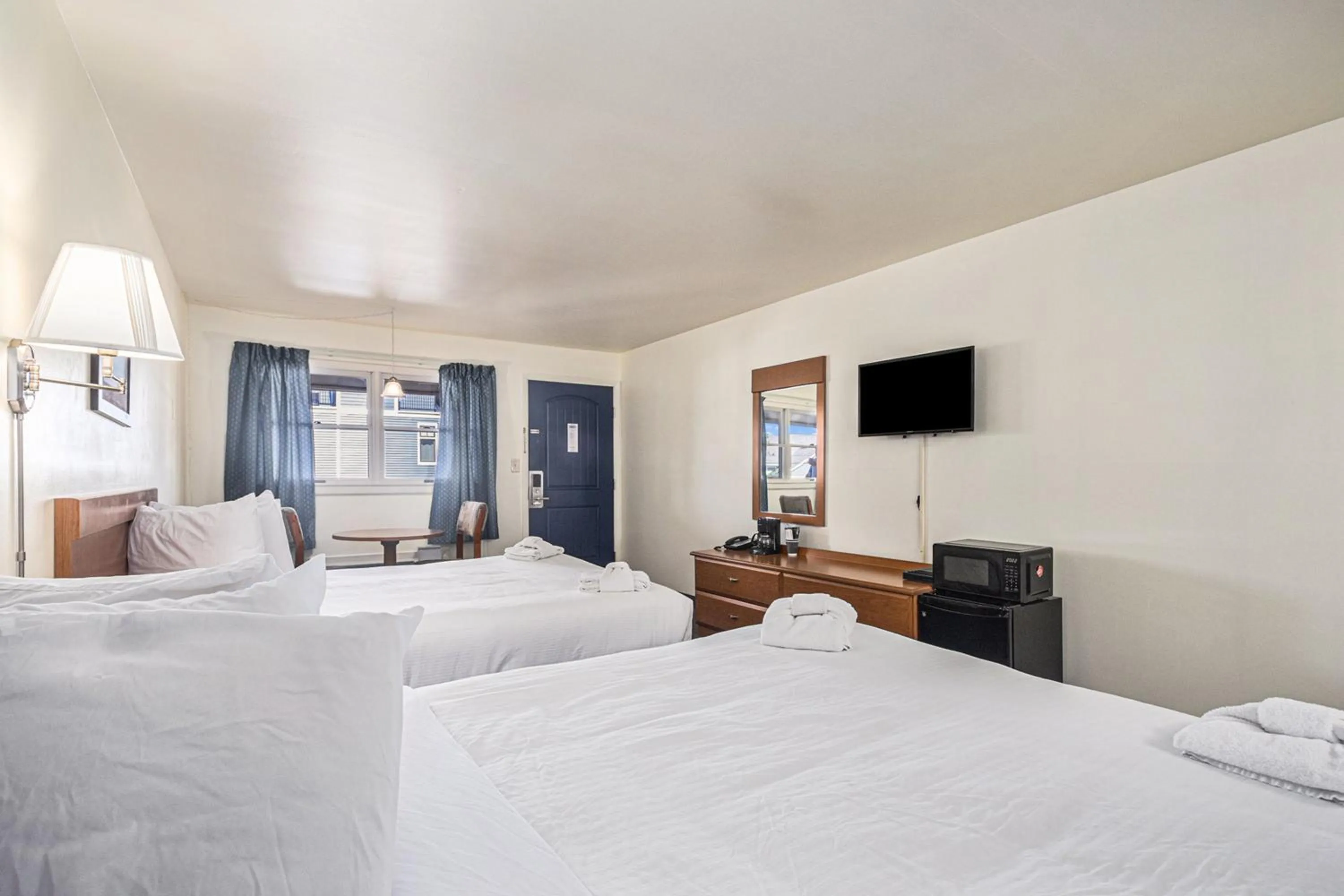 Bedroom, Bed in Ludington Pier House