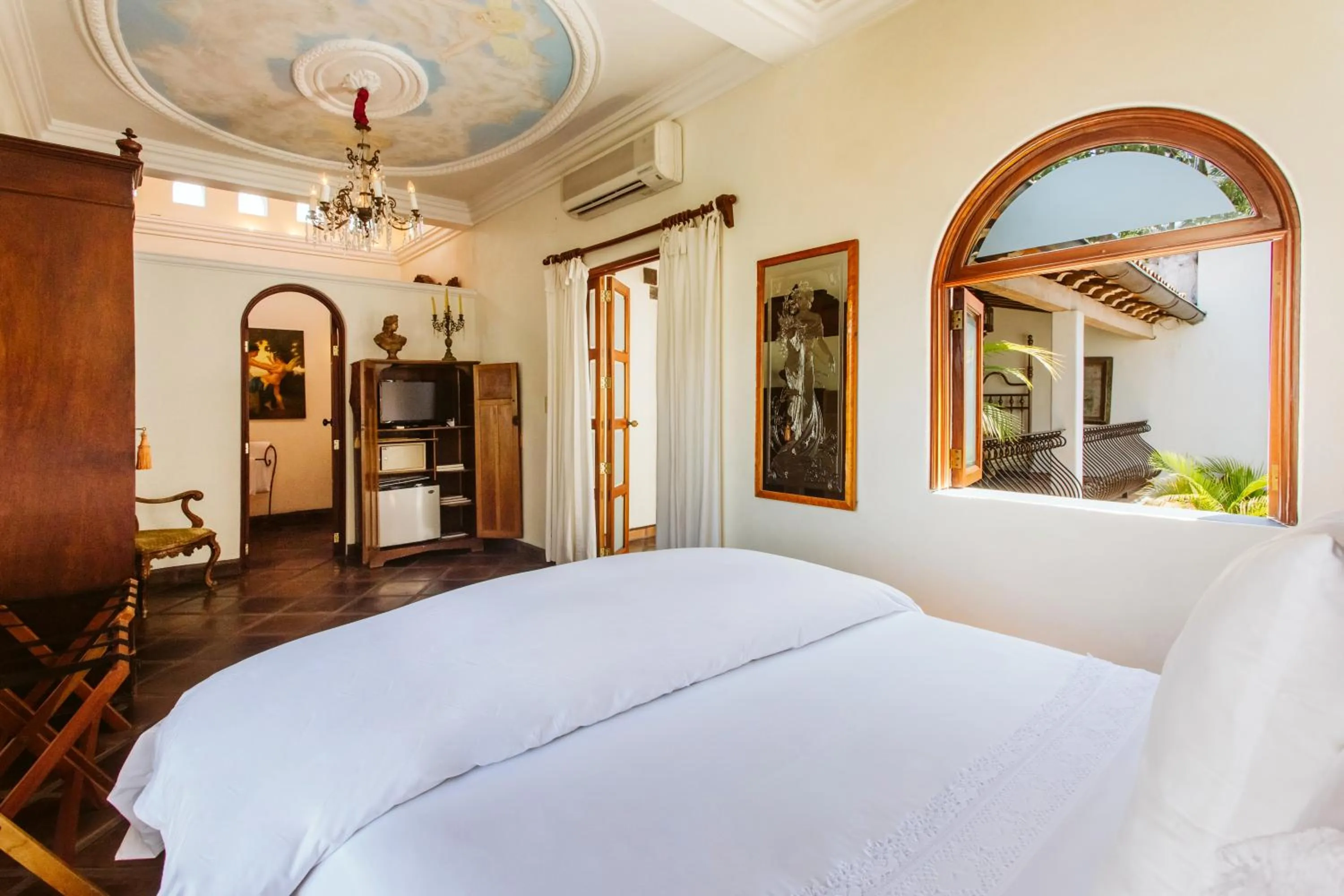 Photo of the whole room, Bed in Hacienda San Angel