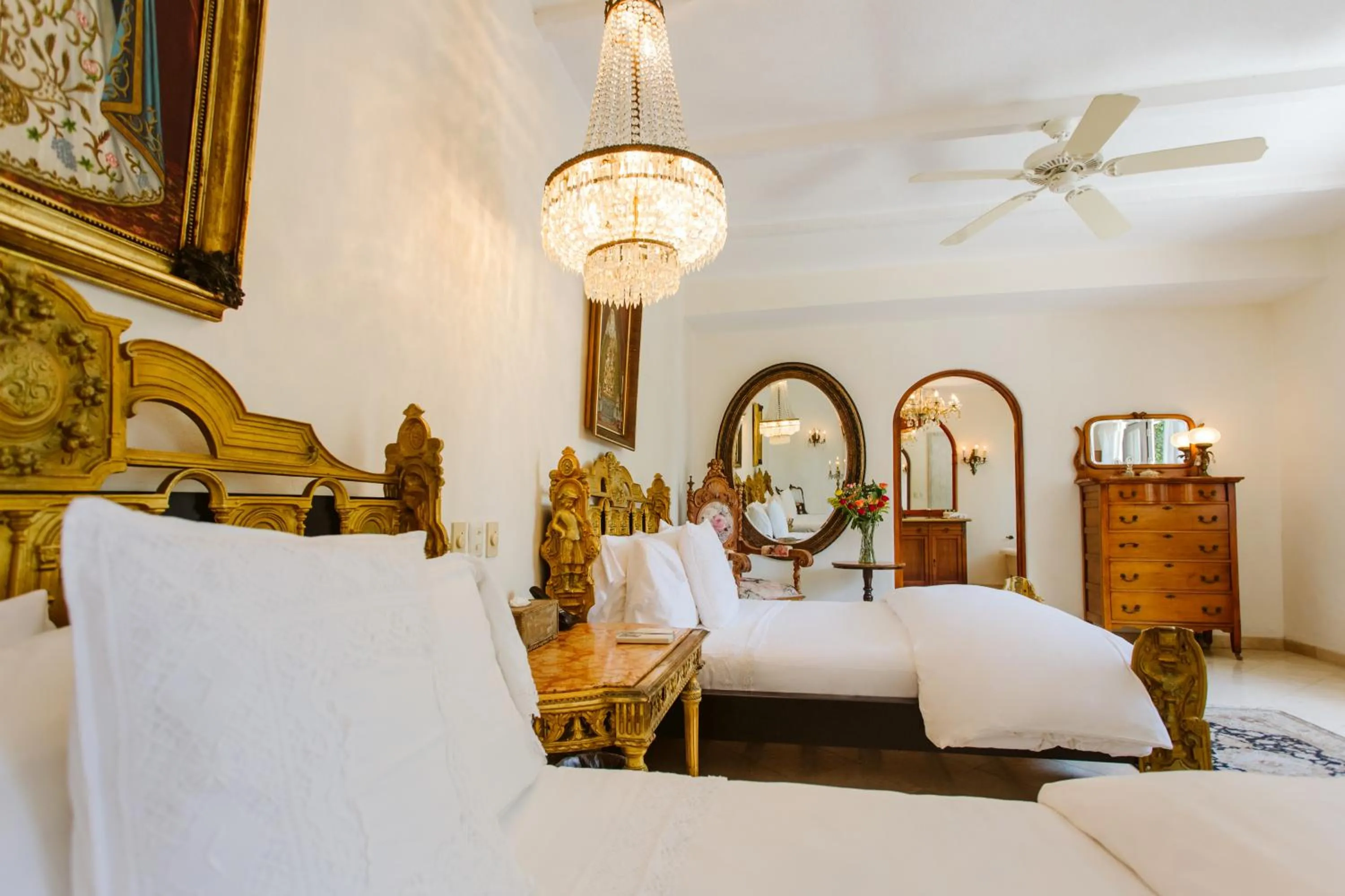 Living room, Bed in Hacienda San Angel