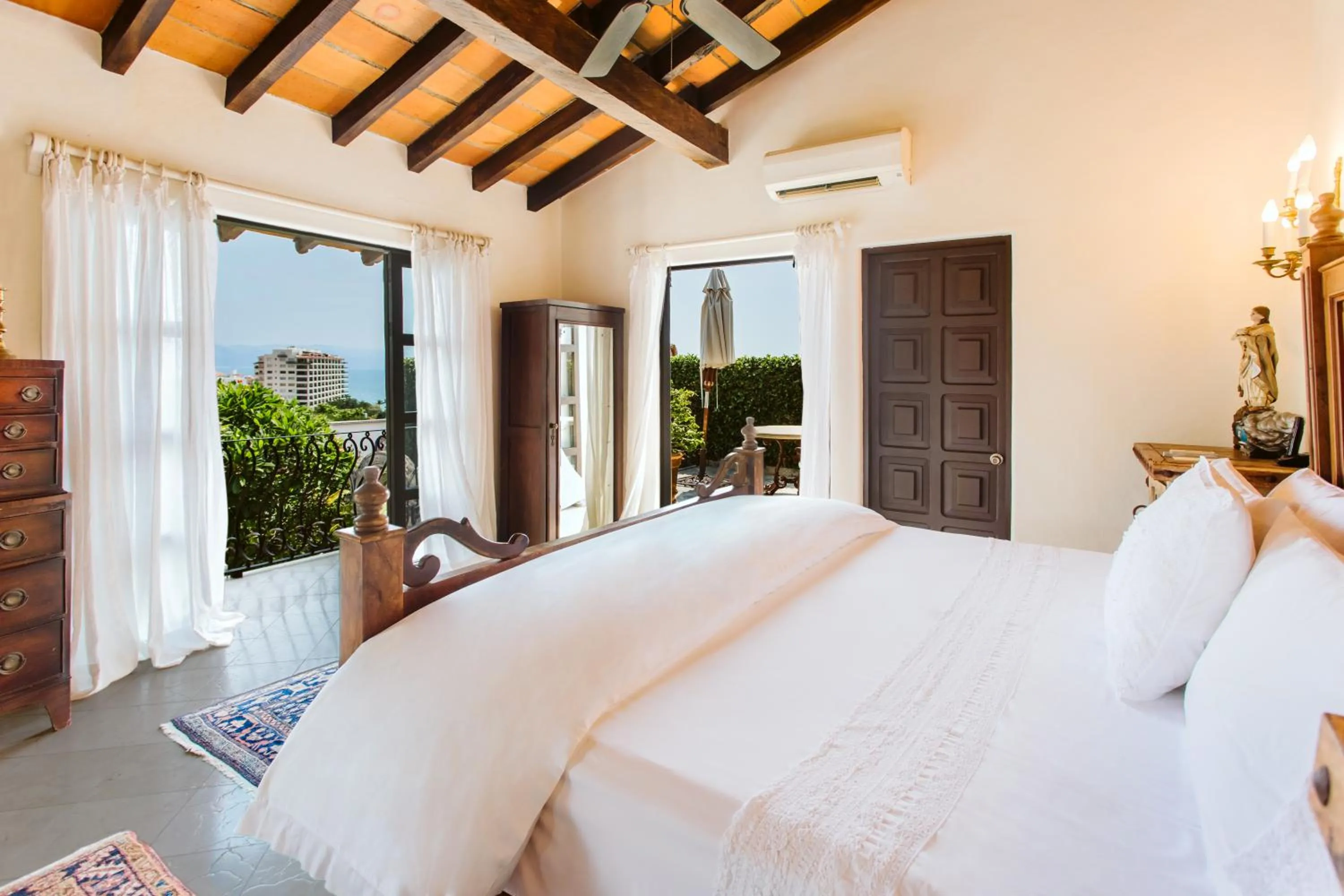 Photo of the whole room, Bed in Hacienda San Angel