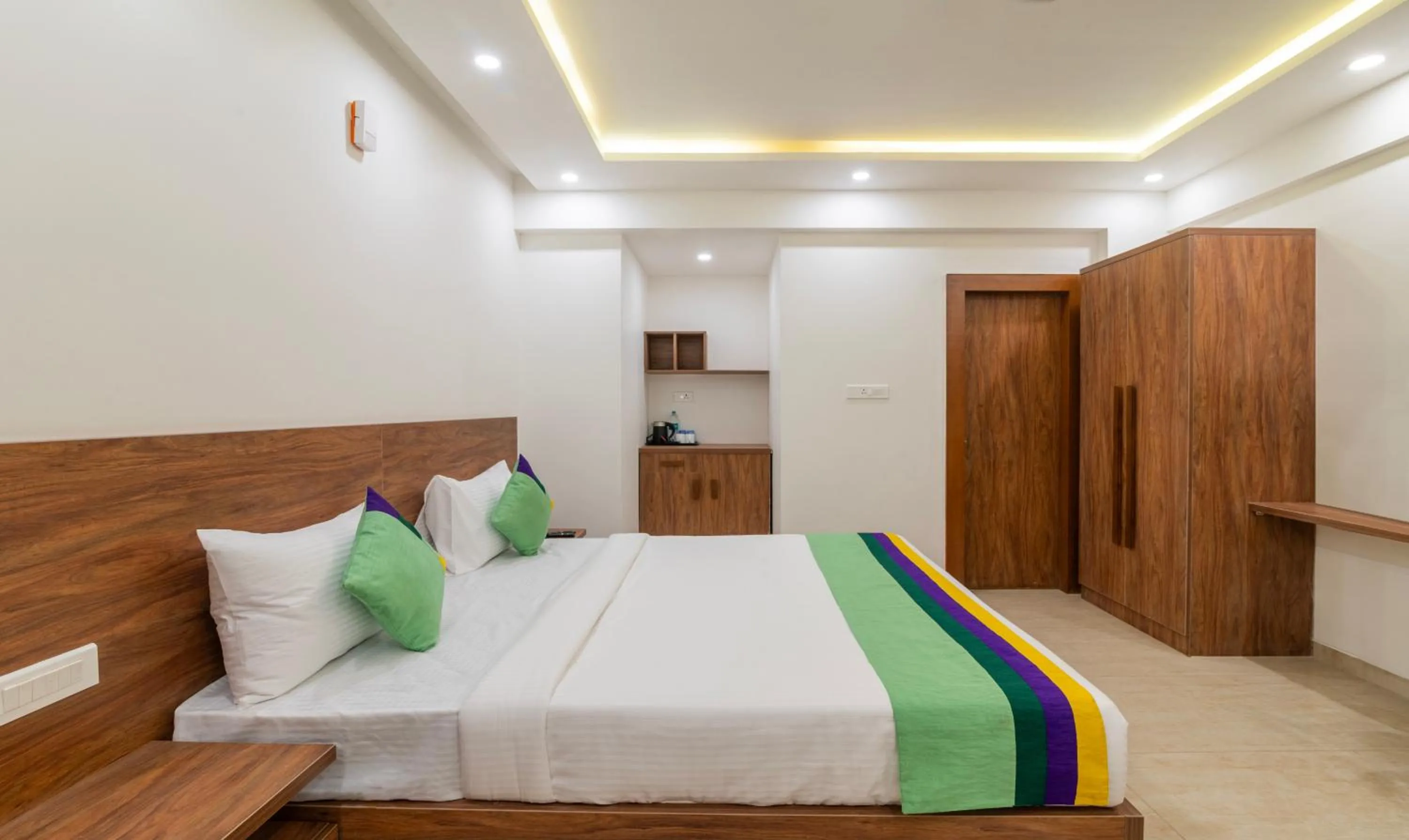 Bedroom, Bed in Treebo Global Stay, Jayanagar