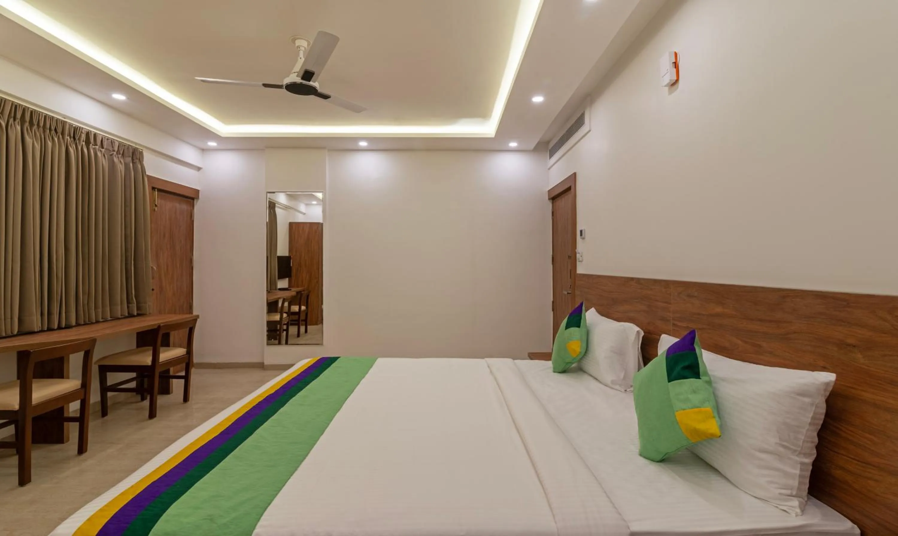 Bedroom, Bed in Treebo Global Stay, Jayanagar