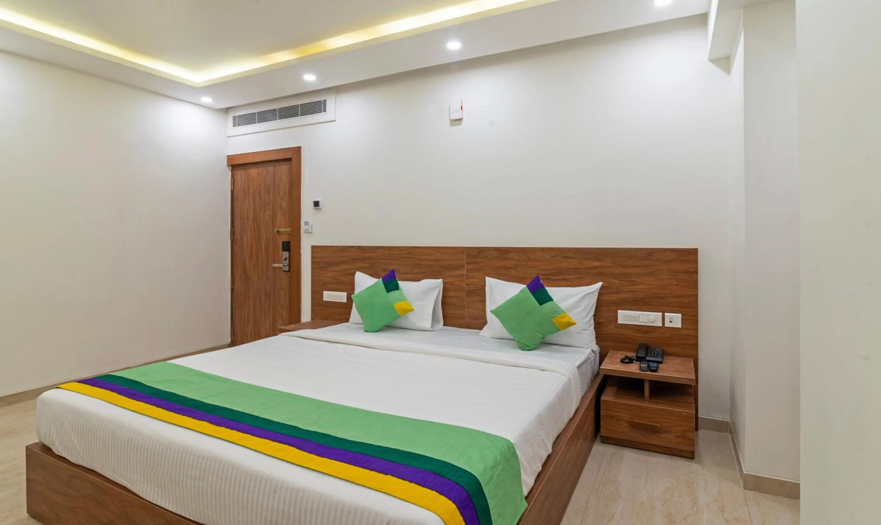 Bedroom, Bed in Treebo Global Stay, Jayanagar