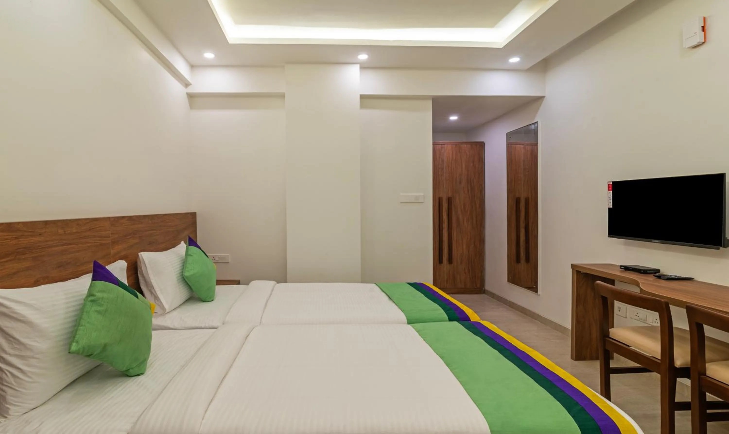 Bedroom, Bed in Treebo Global Stay, Jayanagar