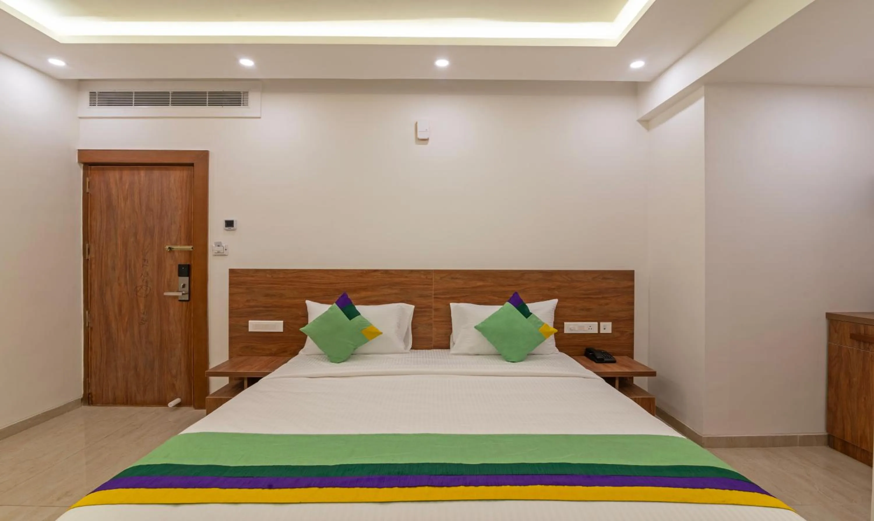 Bedroom, Bed in Treebo Global Stay, Jayanagar