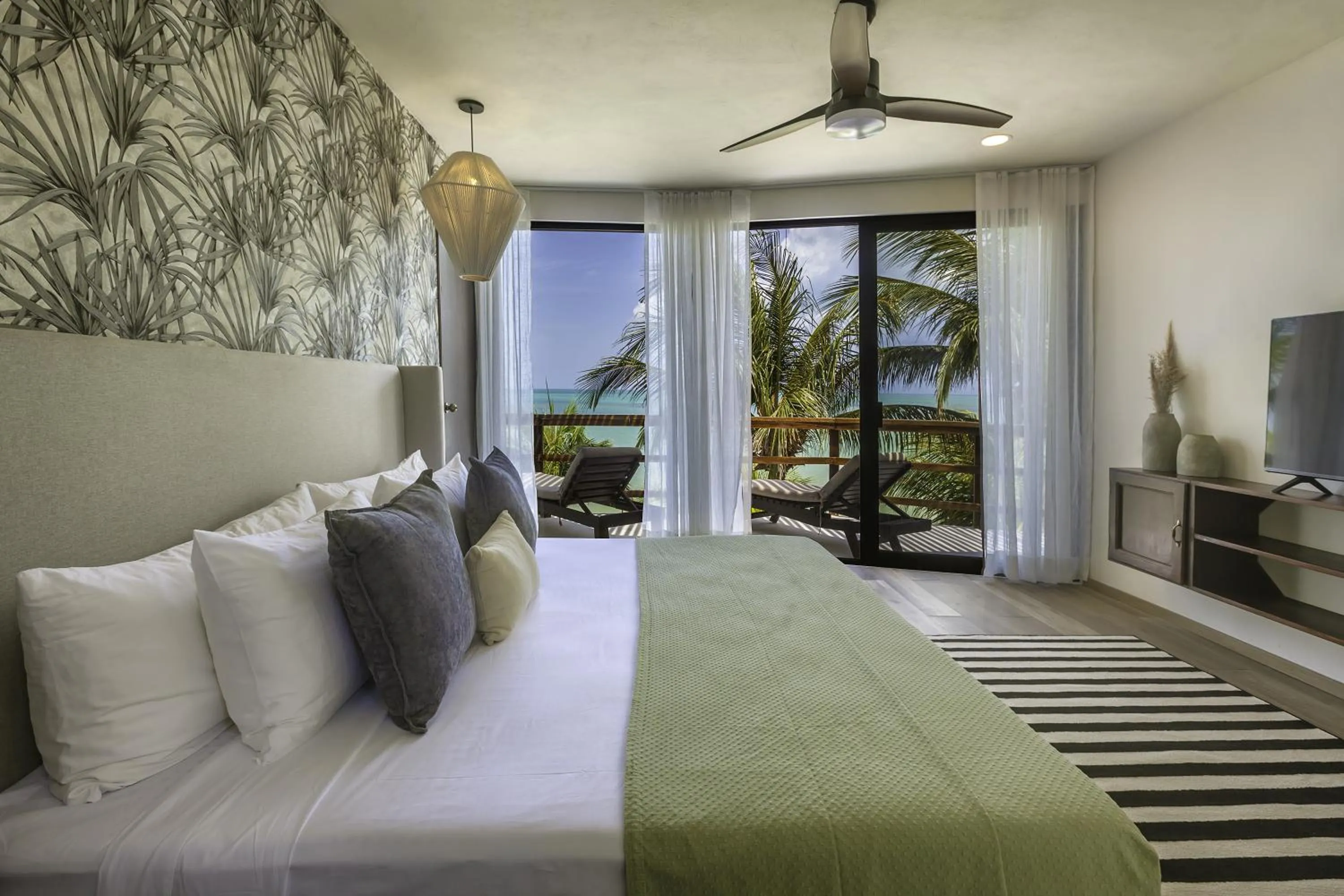 Bed in Beachfront Hotel La Palapa - Adults Only
