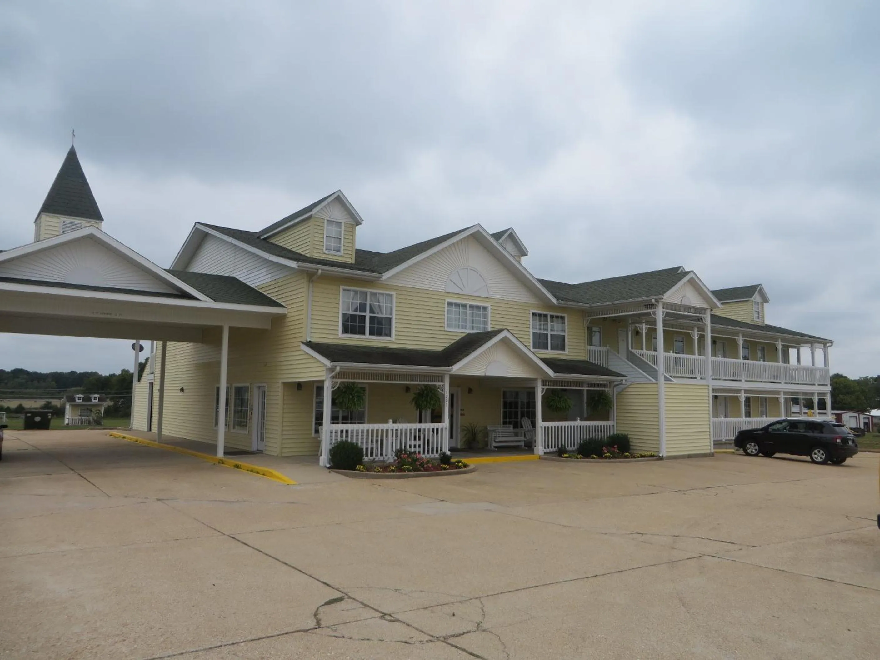 Property building in Honeysuckle Inn