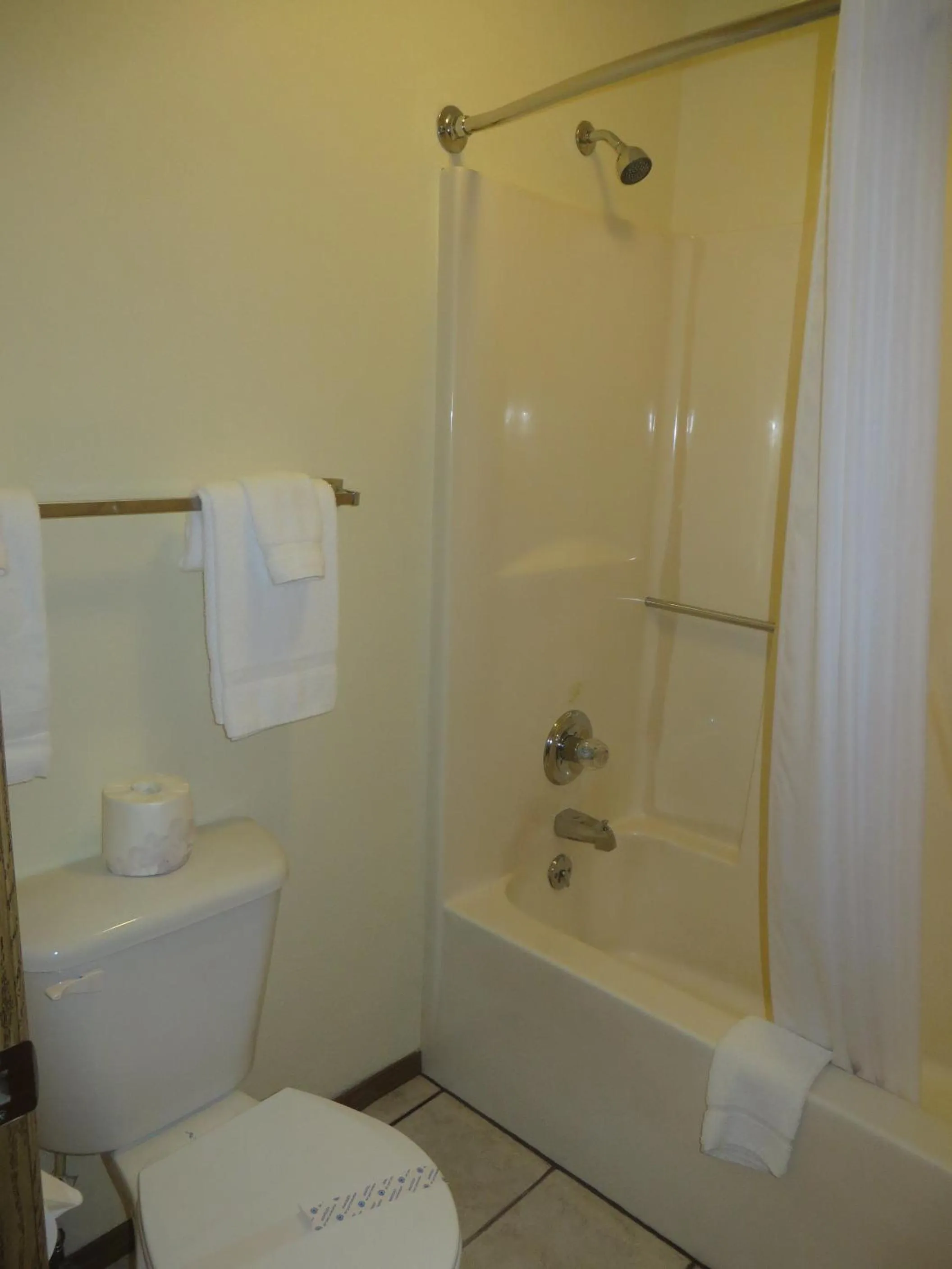 Bathroom in Honeysuckle Inn