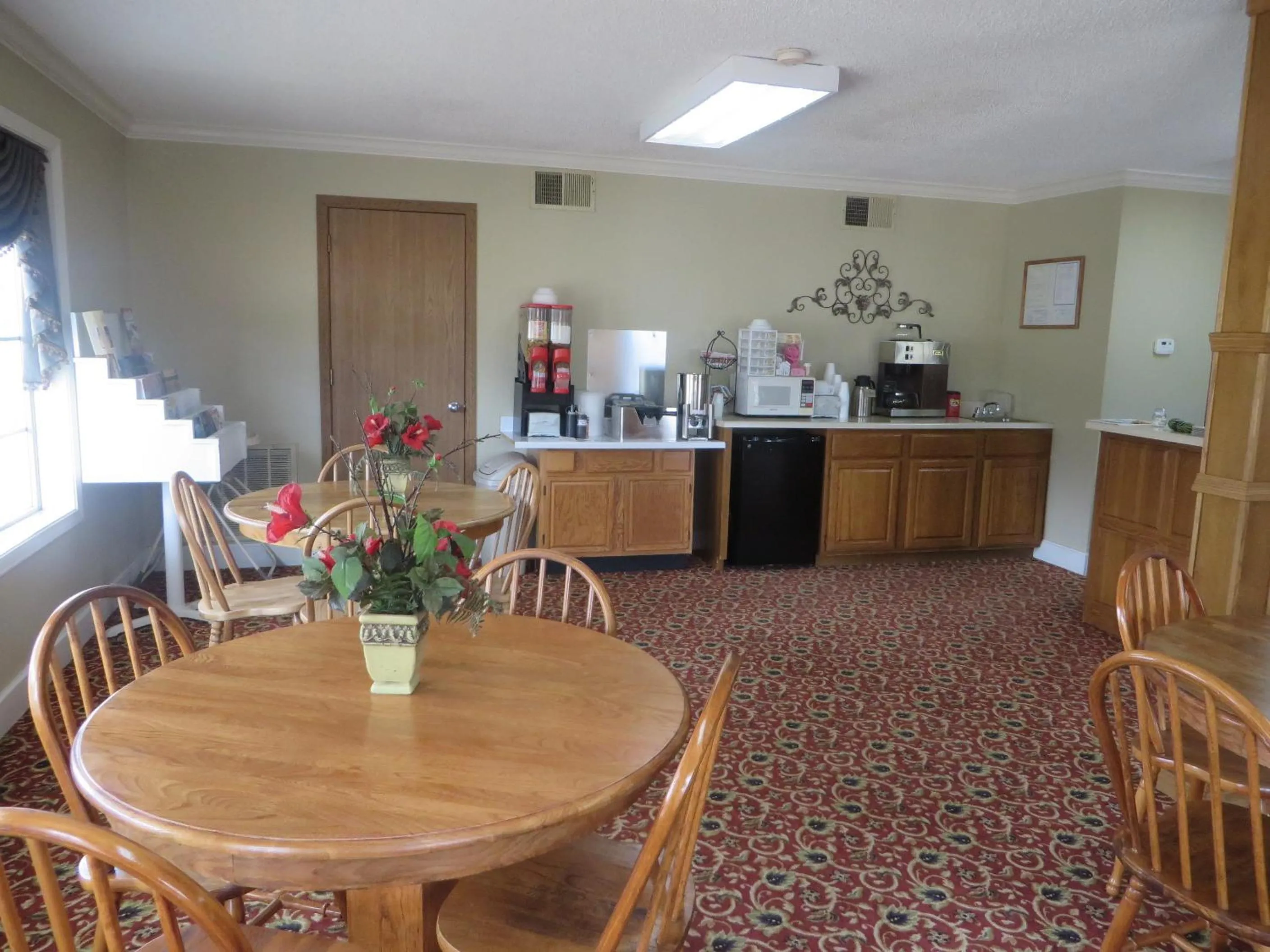 American breakfast in Honeysuckle Inn