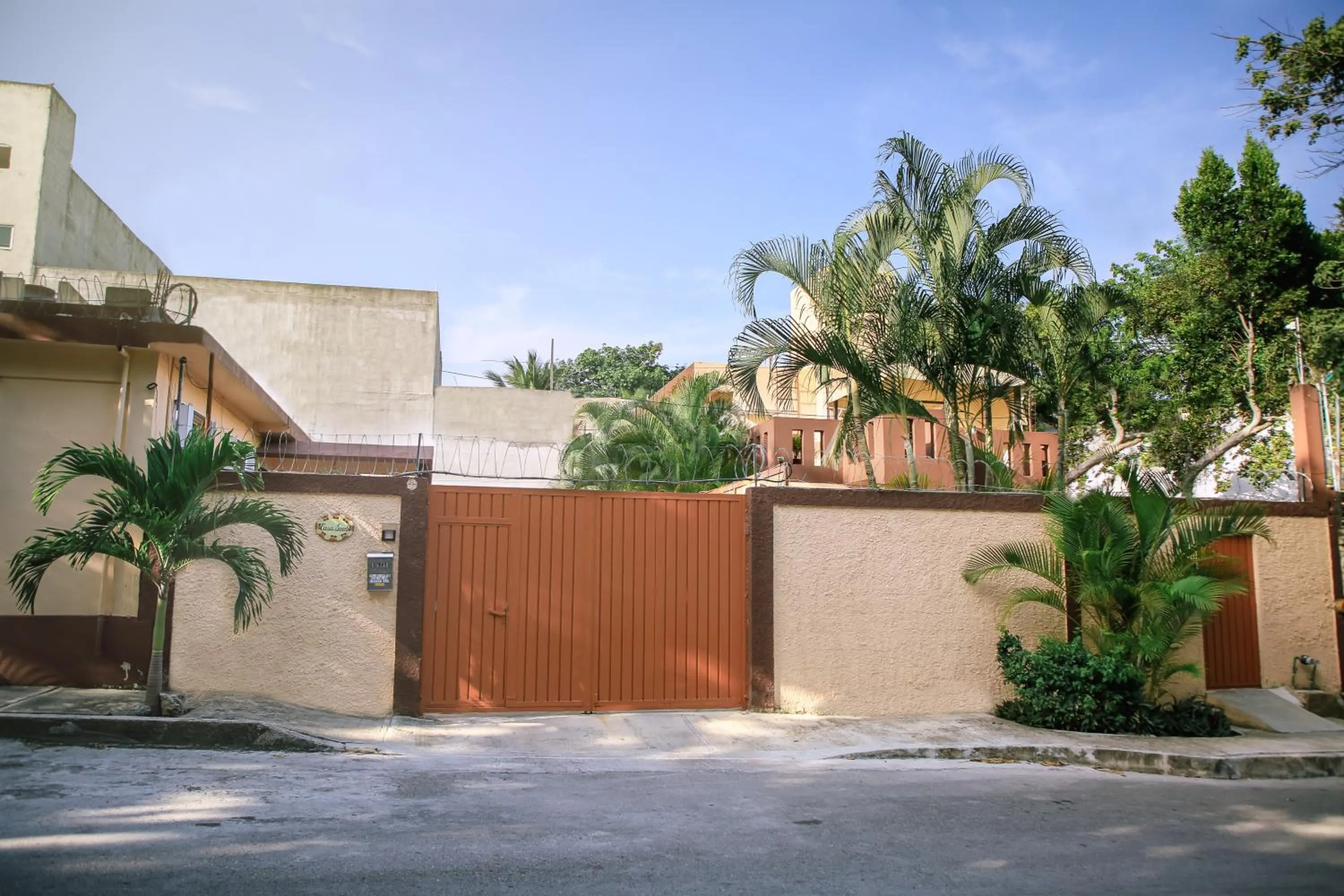 Property building in Casa Saab