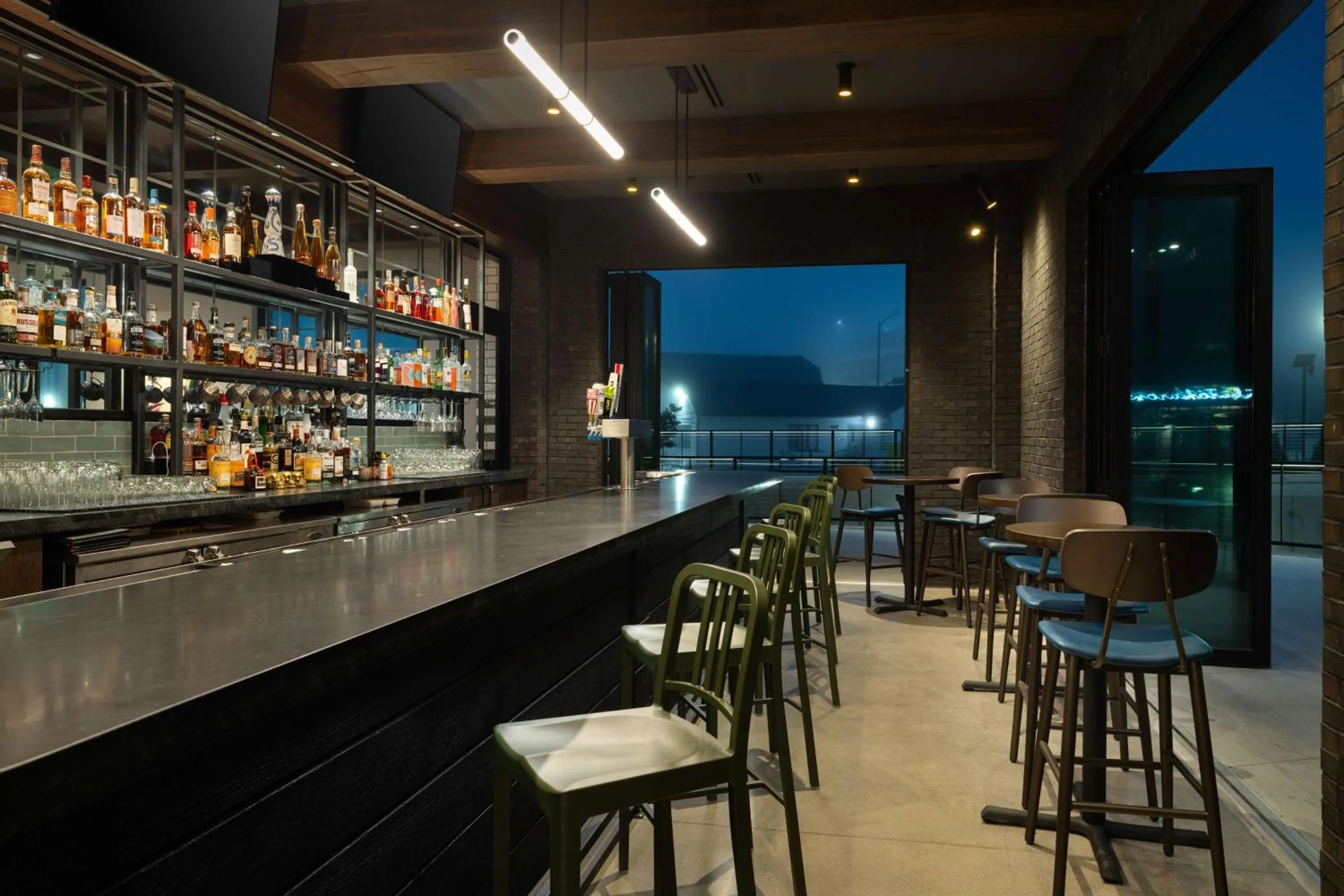 Lounge or bar in Hotel Nickel Plate Fishers, Tapestry Collection By Hilton