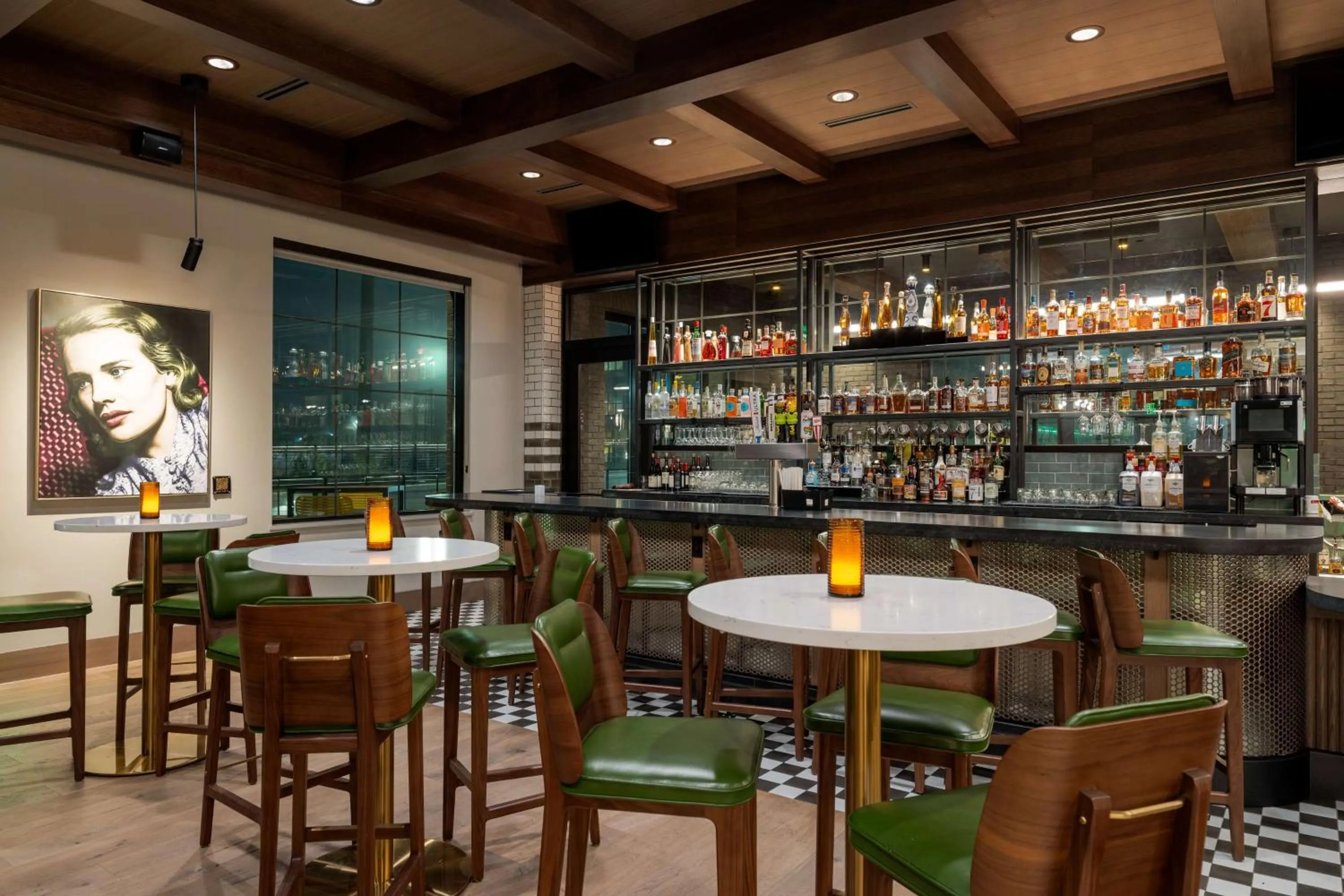 Lounge or bar in Hotel Nickel Plate Fishers, Tapestry Collection By Hilton