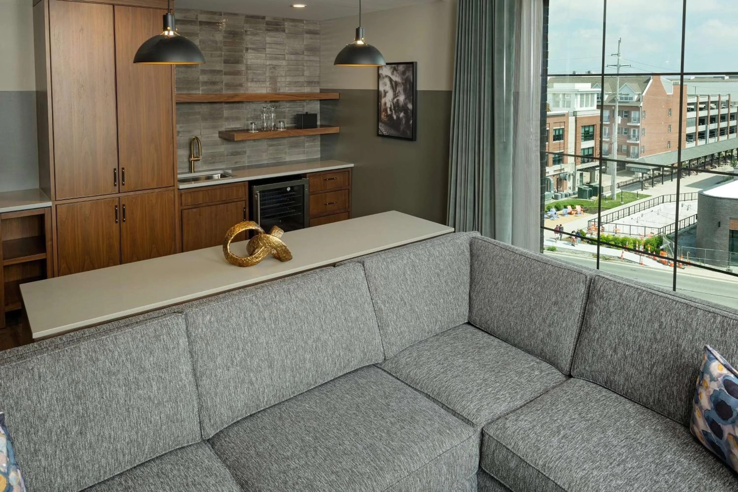 Living room in Hotel Nickel Plate Fishers, Tapestry Collection By Hilton