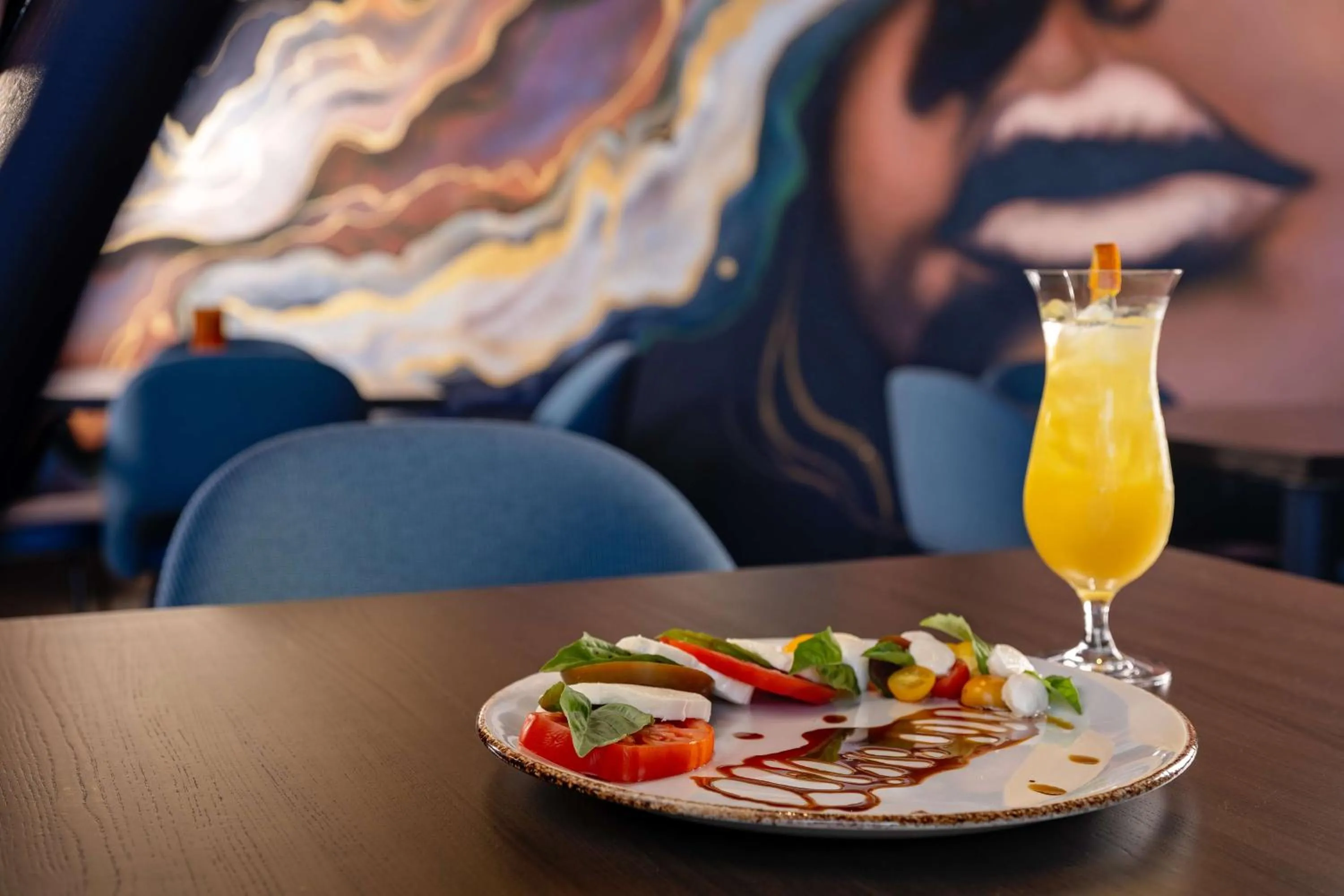 Dining area in Hotel Nickel Plate Fishers, Tapestry Collection By Hilton