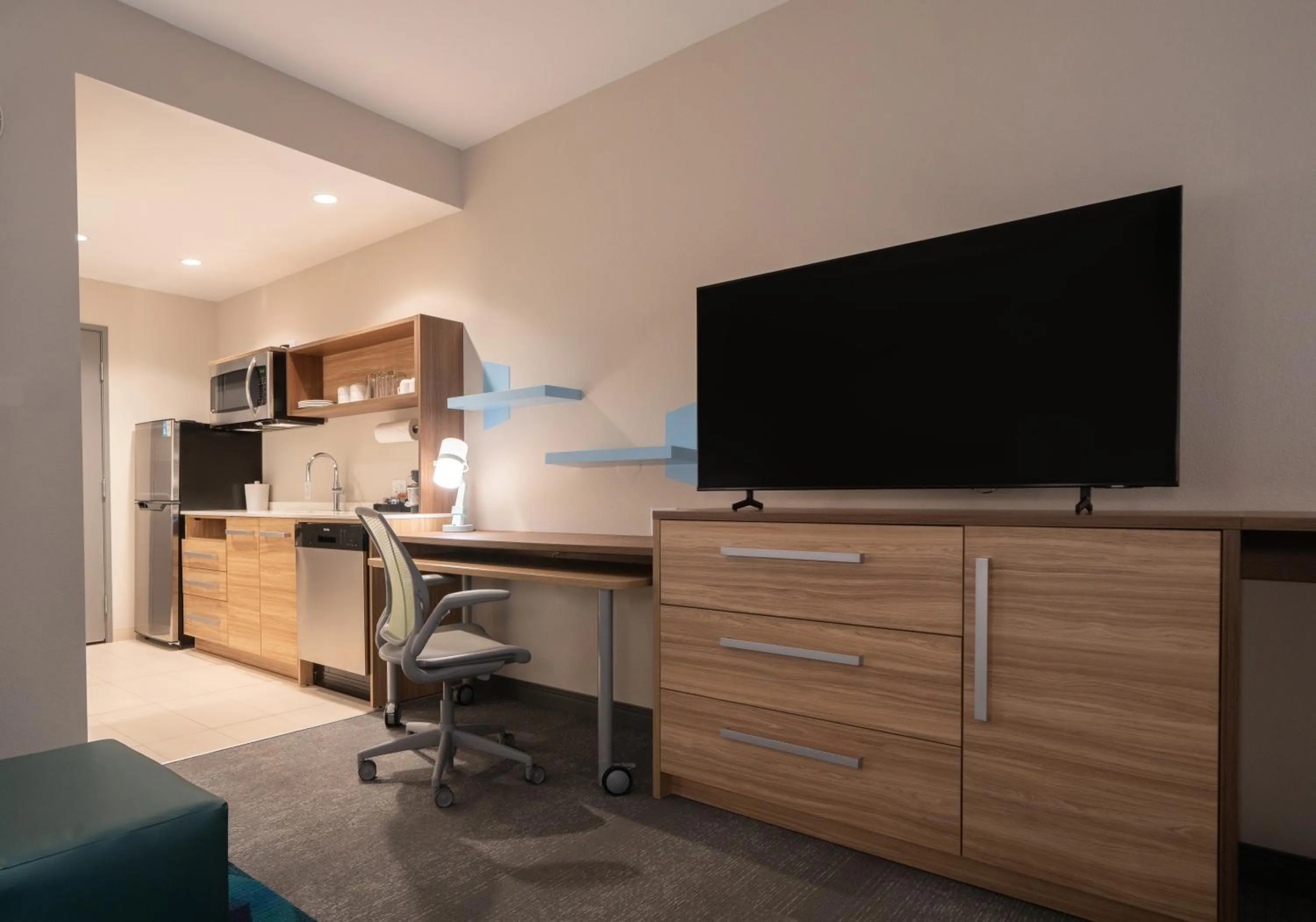 TV and multimedia in Home2 Suites by Hilton Fort Walton Beach Eglin AirForce Base