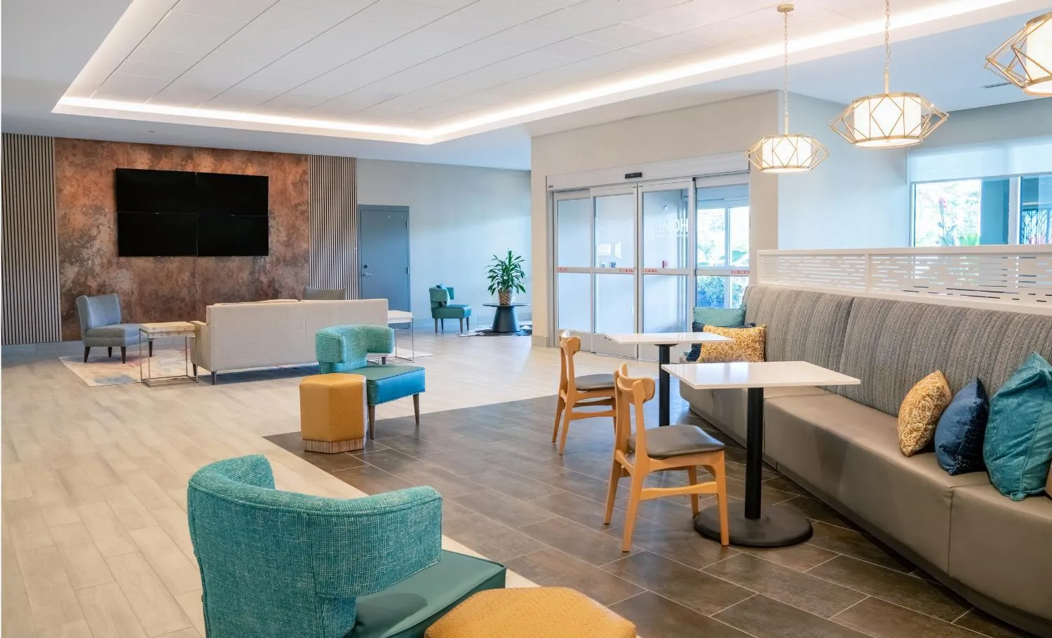 TV and multimedia in Home2 Suites by Hilton Fort Walton Beach Eglin AirForce Base