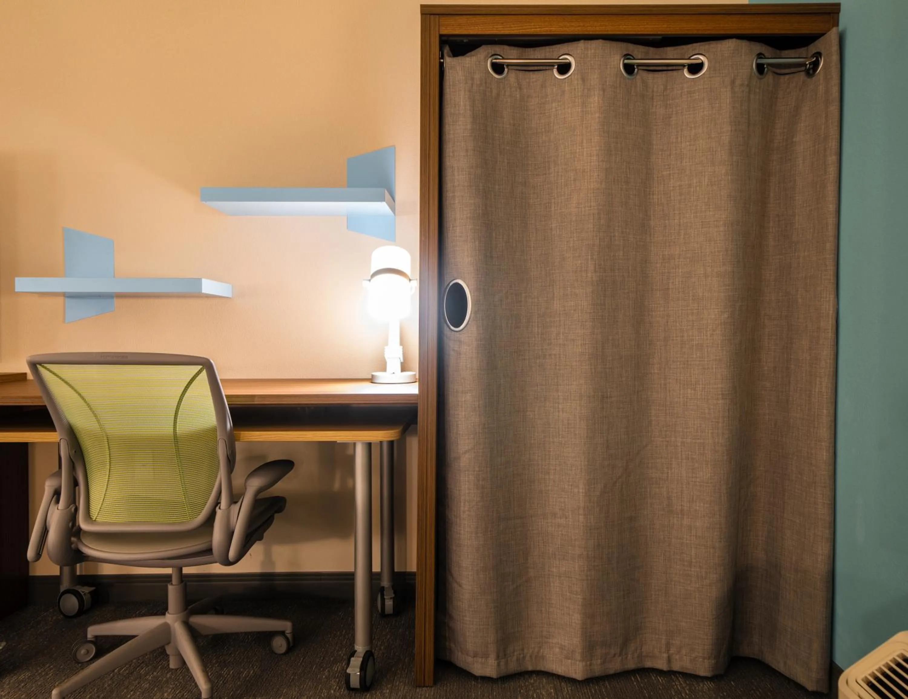 Seating area in Home2 Suites by Hilton Fort Walton Beach Eglin AirForce Base