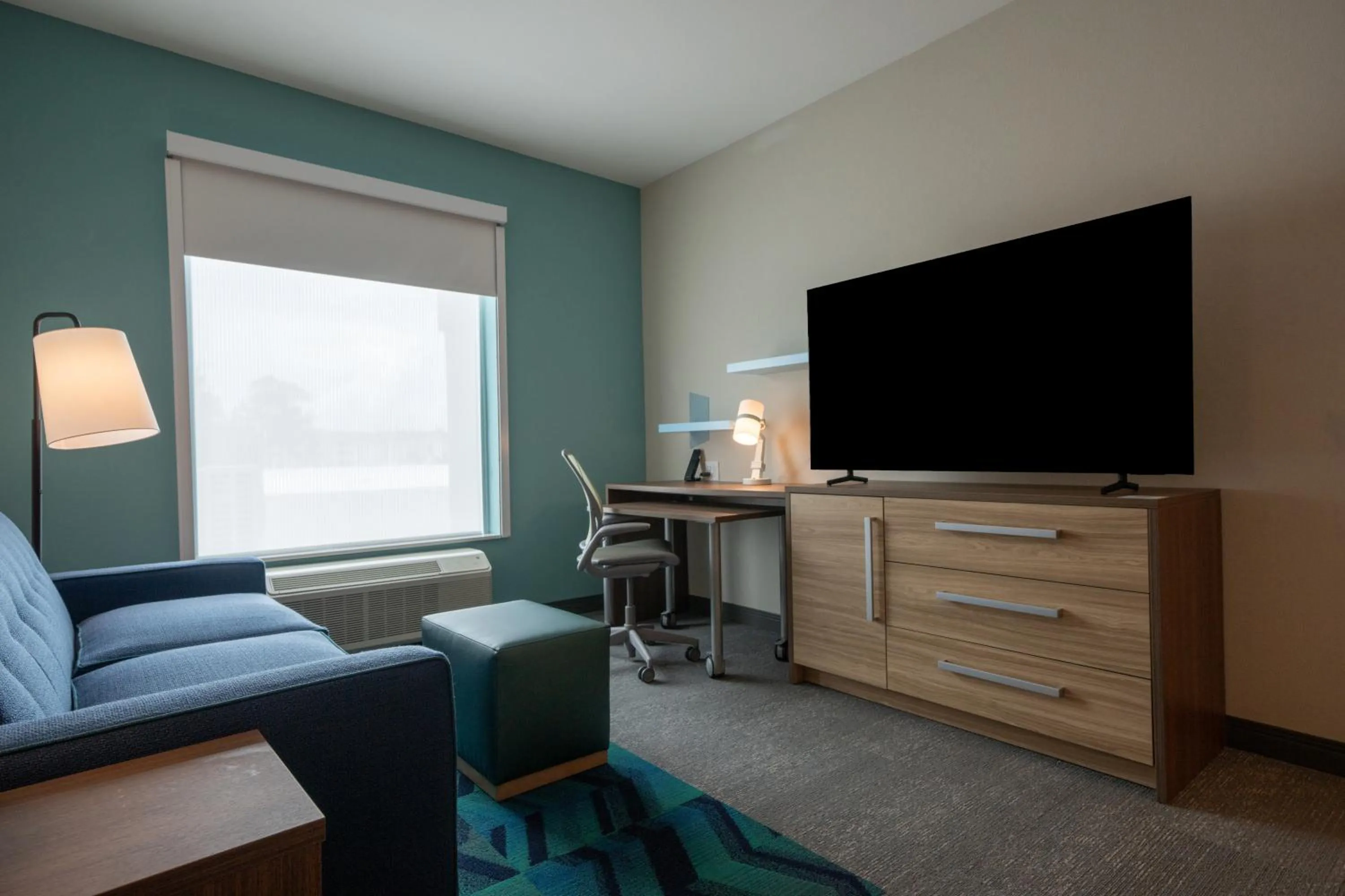 TV and multimedia in Home2 Suites by Hilton Fort Walton Beach Eglin AirForce Base