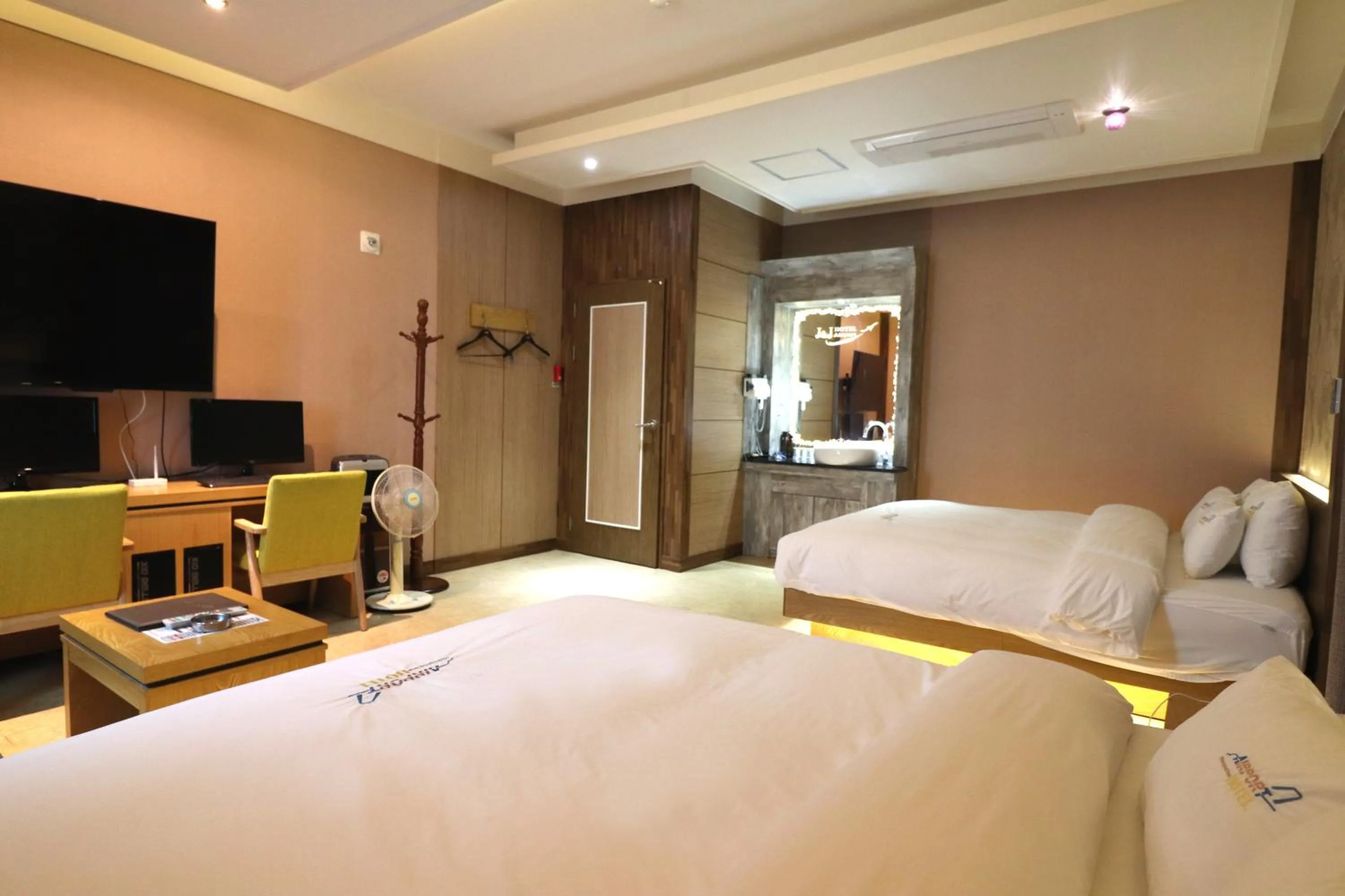 Bedroom, Bed in Hotel Airport