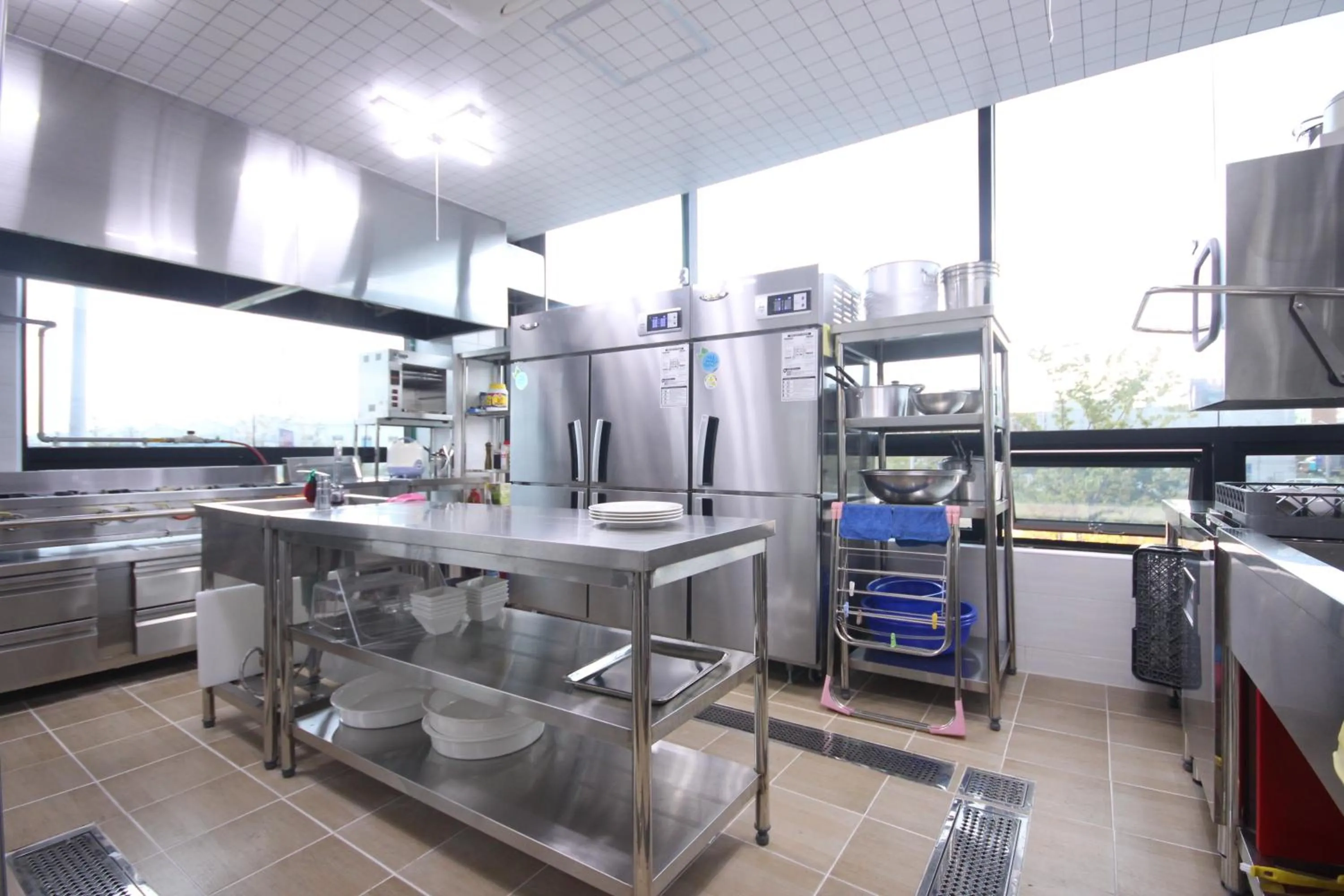 Kitchen or kitchenette in Hotel Airport