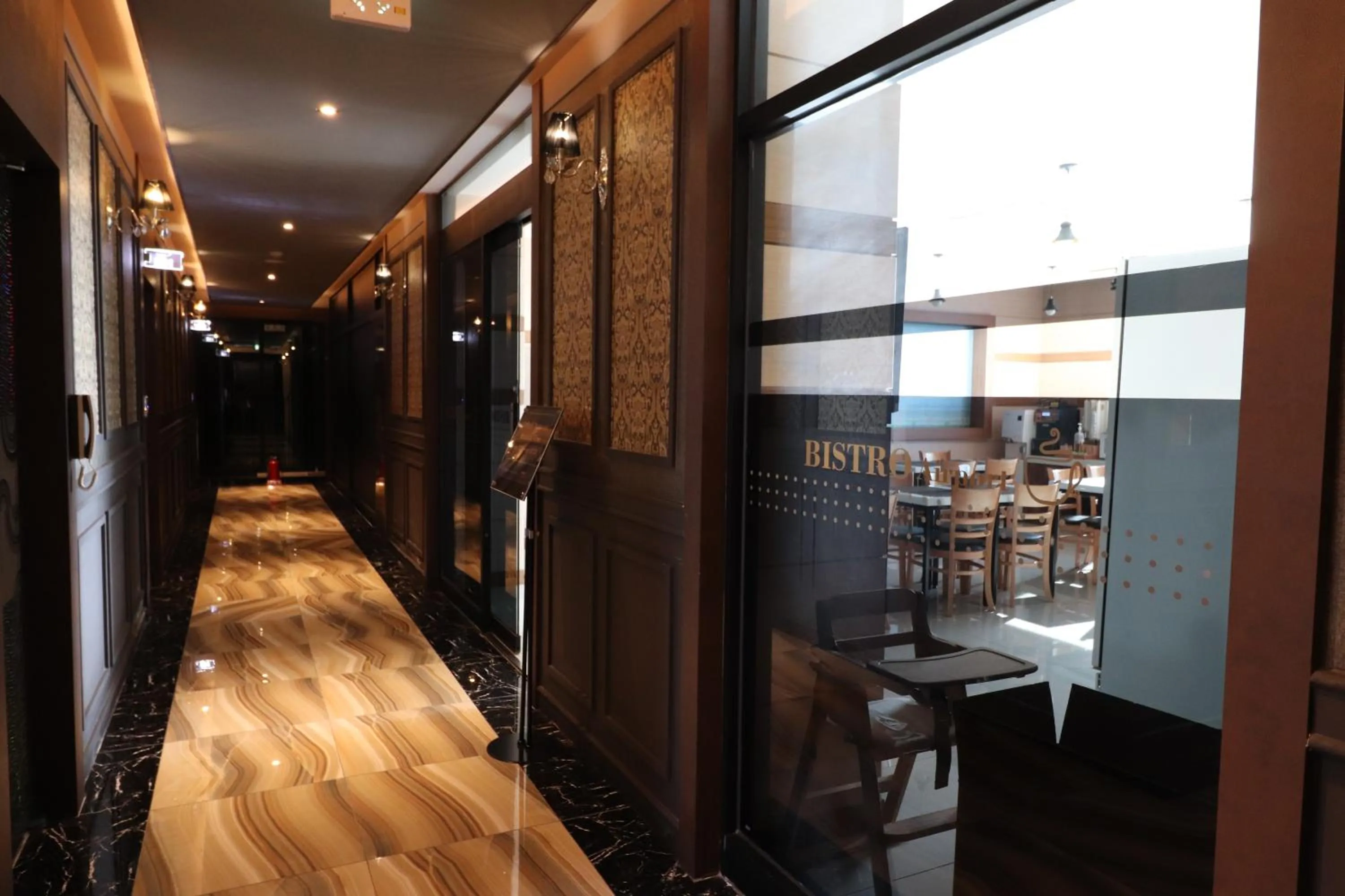 On-site shops in Hotel Airport