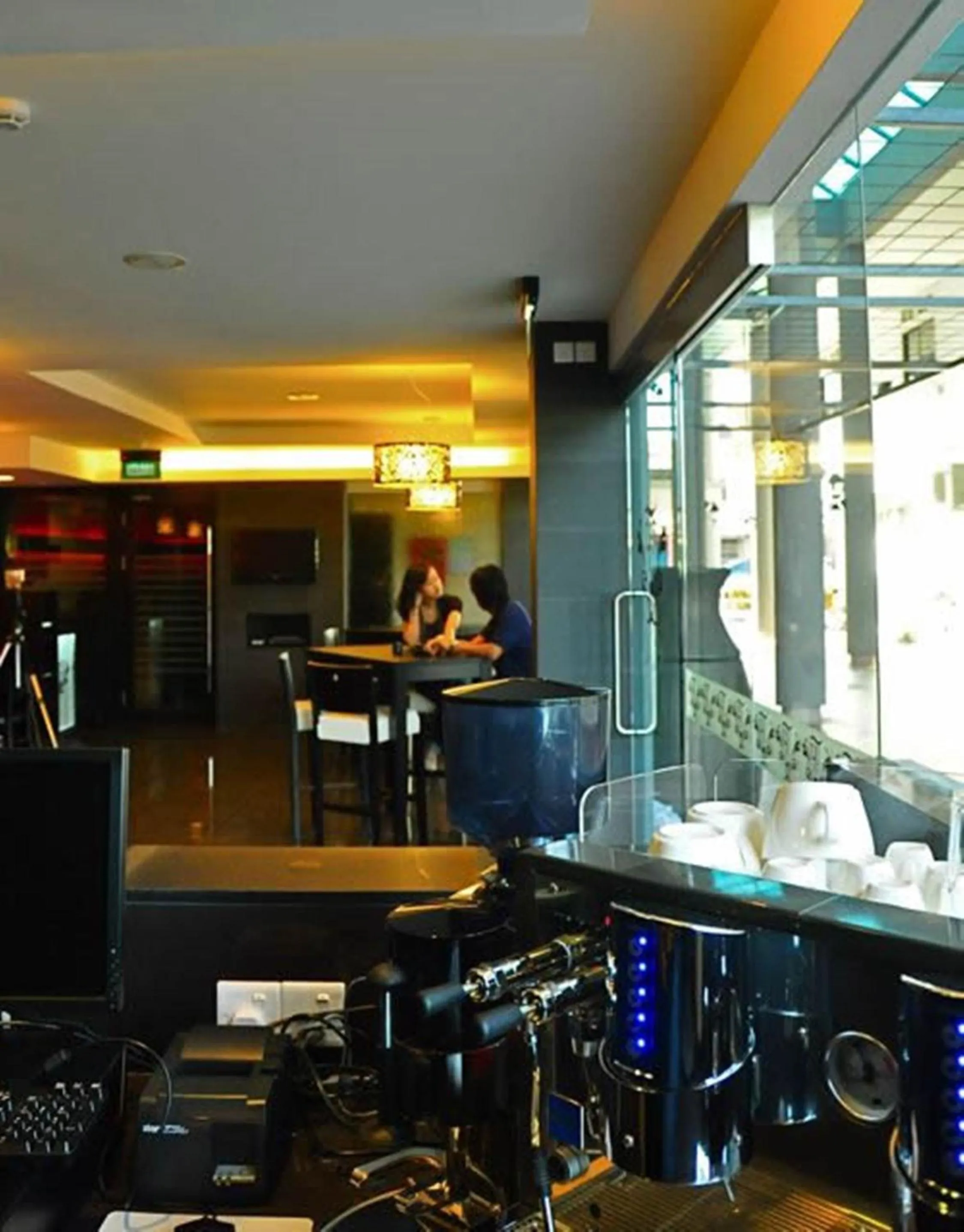 Restaurant/places to eat in Tat Place Hotel