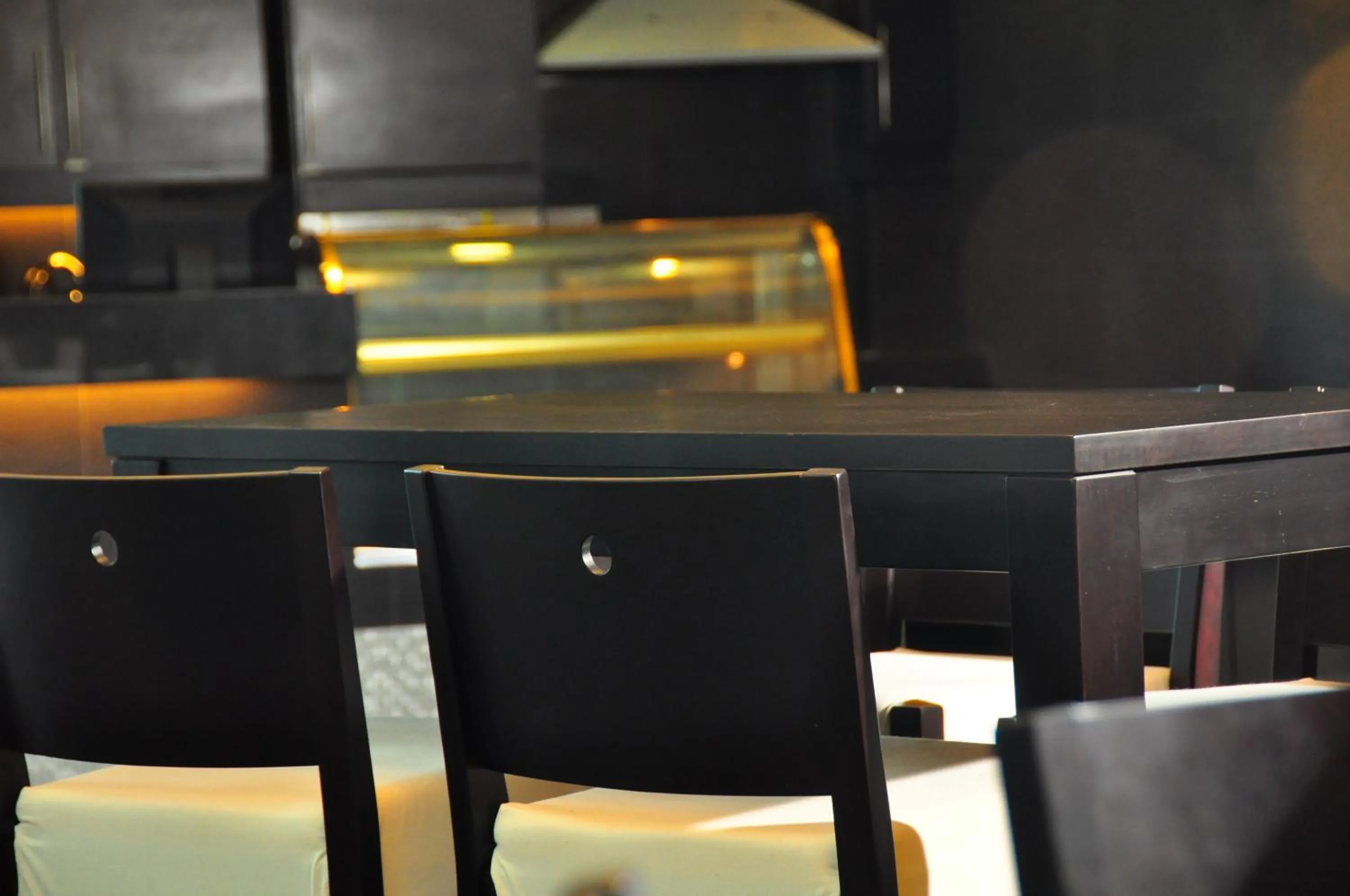 Restaurant/places to eat in Tat Place Hotel