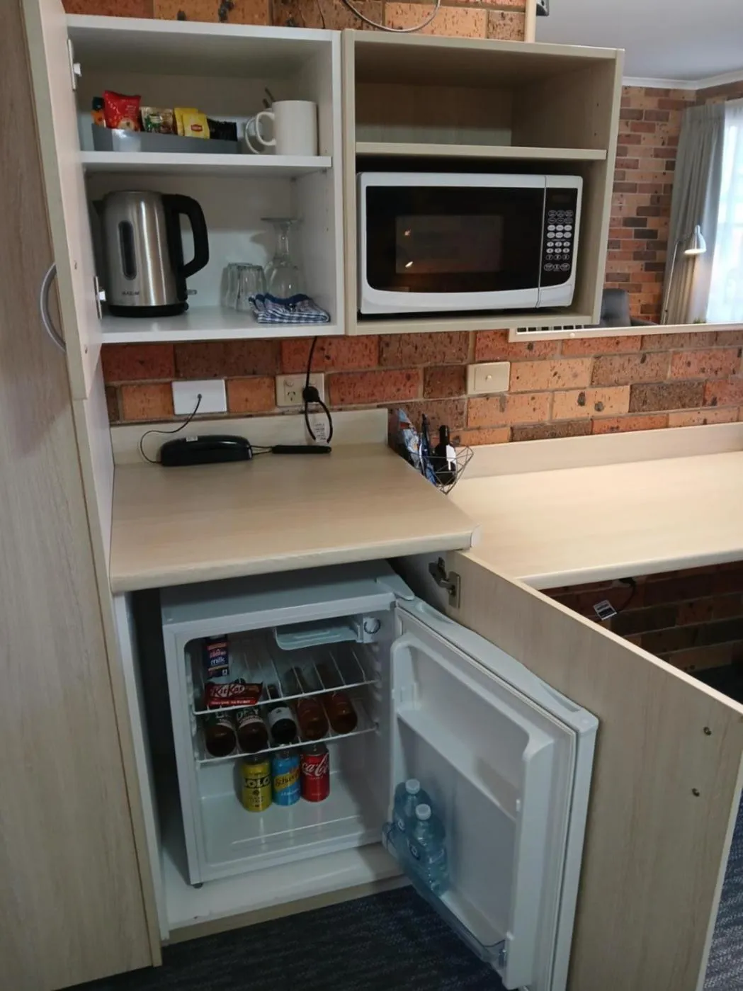 Kitchen or kitchenette in Cardiff Motor Inn