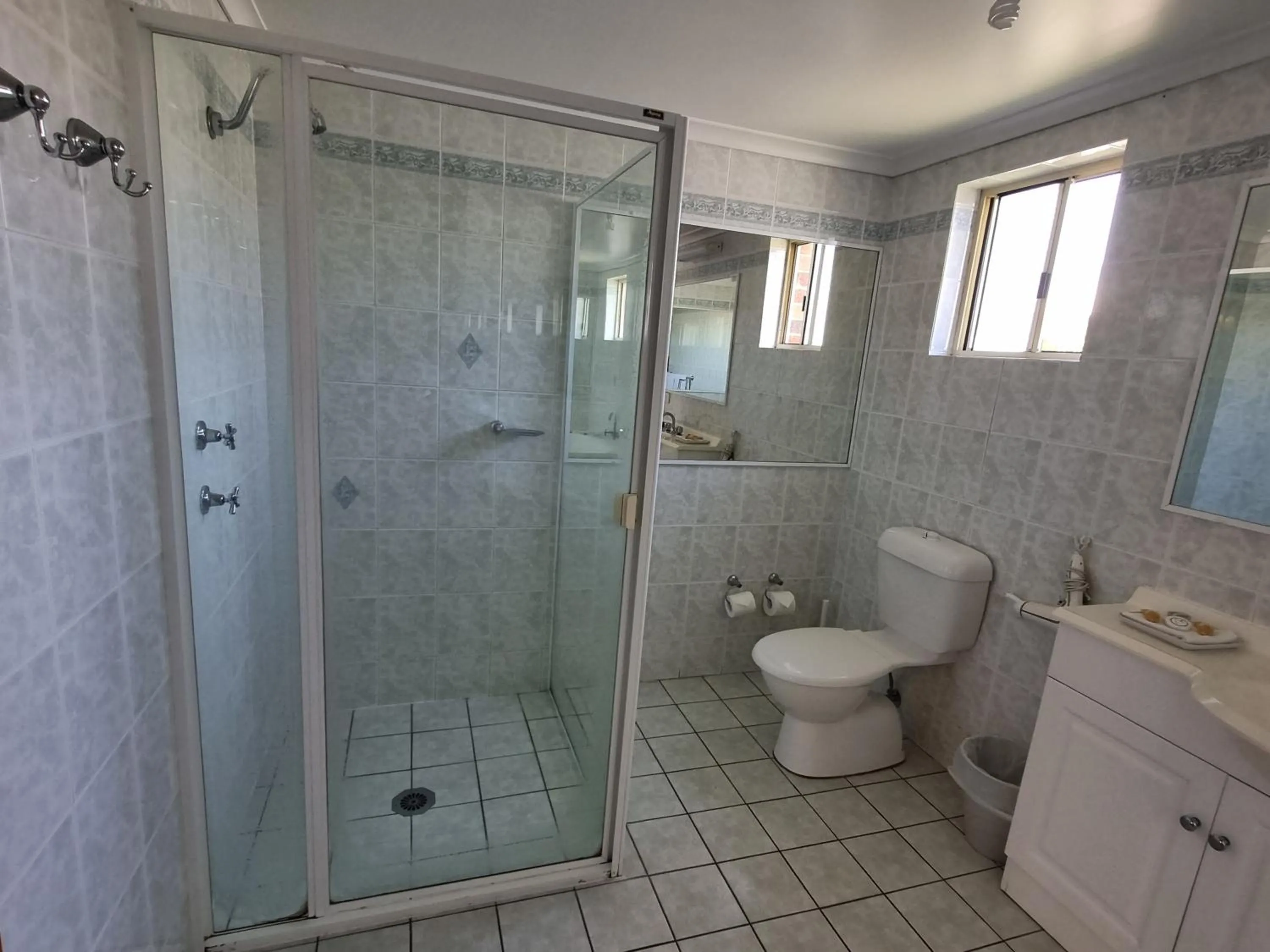 Shower in Cardiff Motor Inn