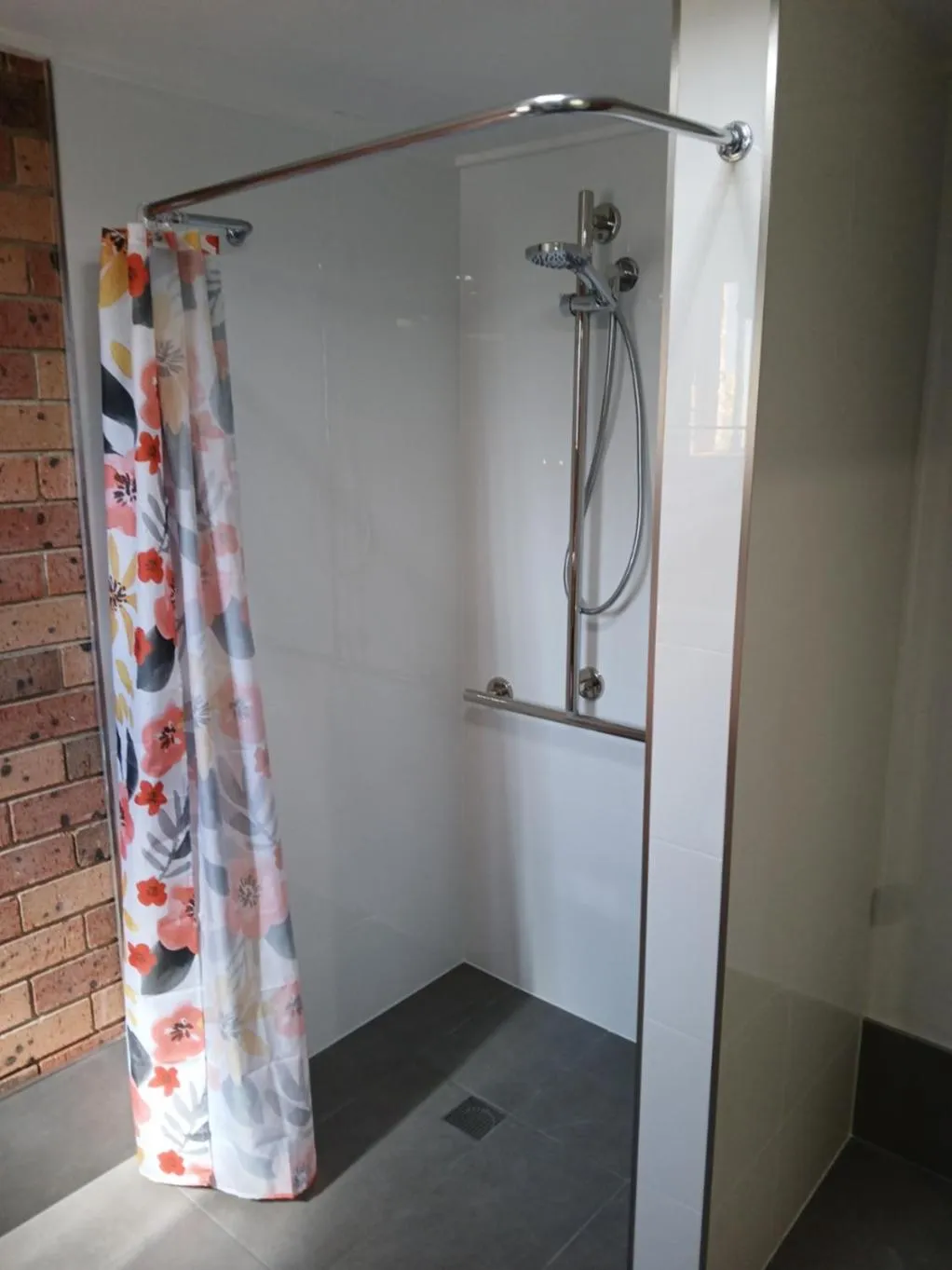 Shower in Cardiff Motor Inn