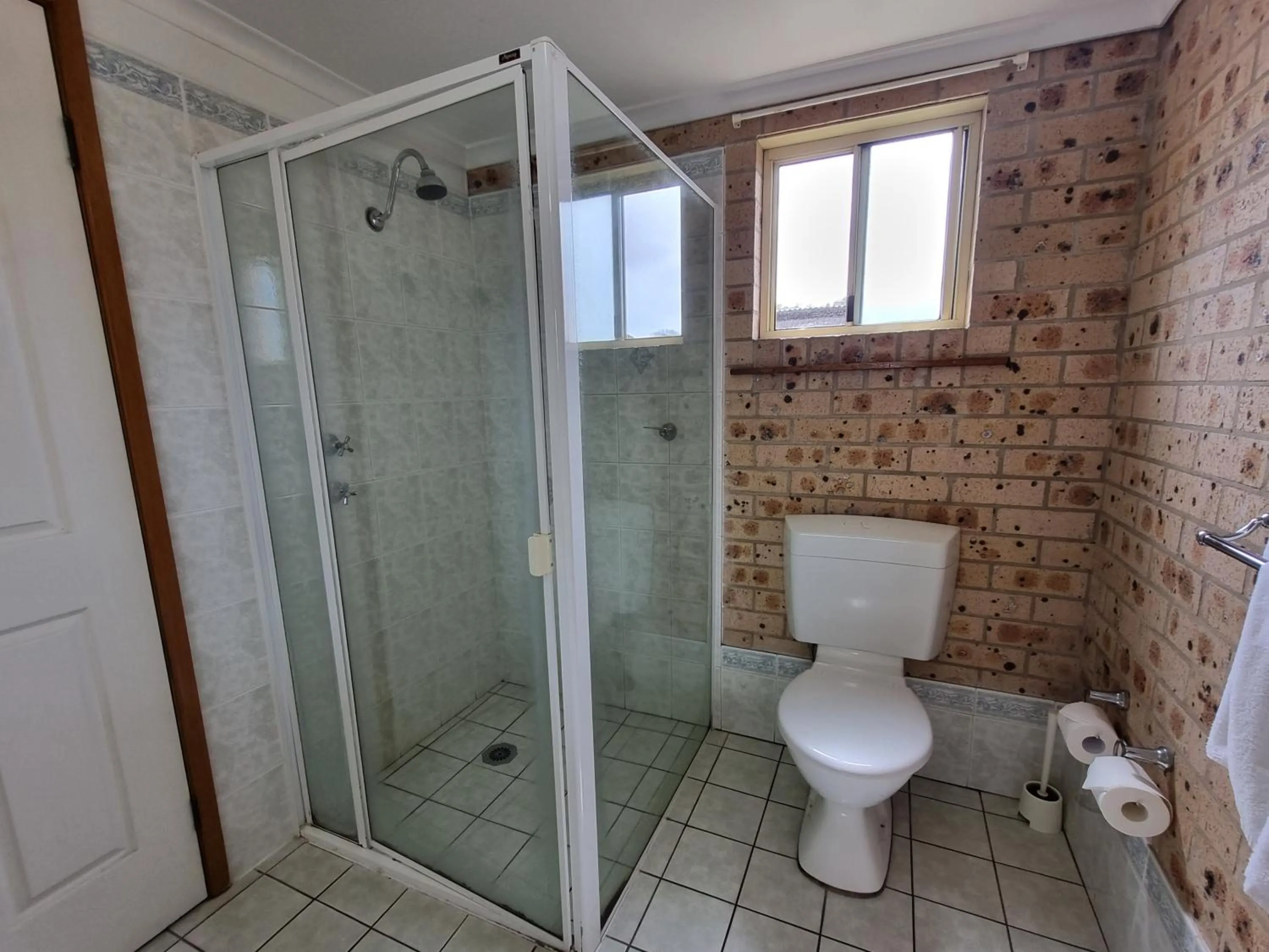 Shower in Cardiff Motor Inn