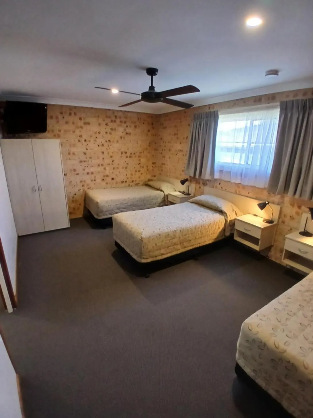 Bed in Cardiff Motor Inn