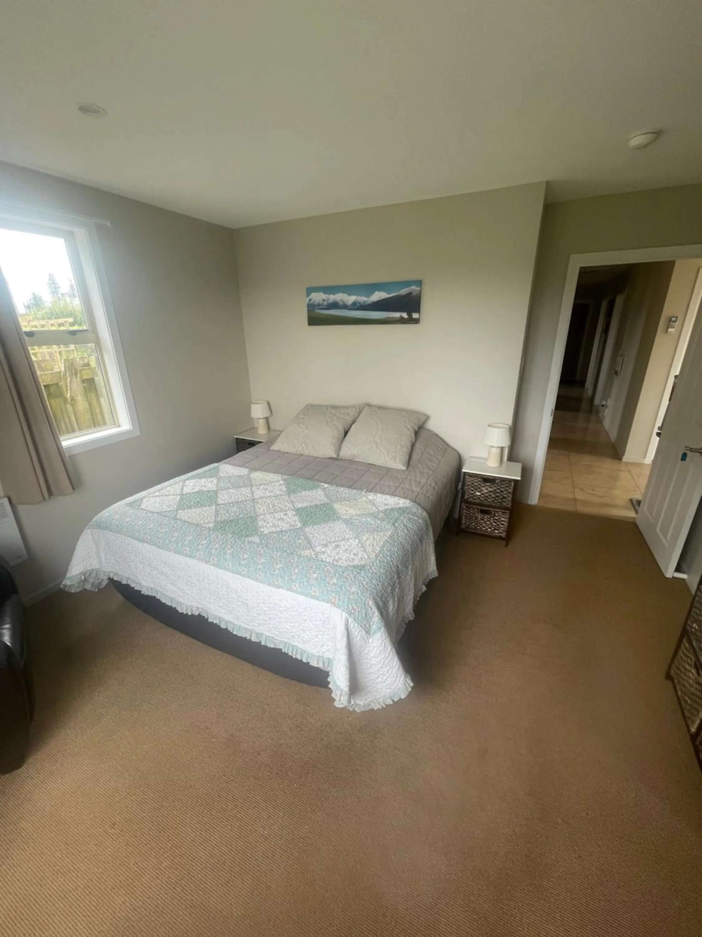 Bed in Springfield Motel and Lodge