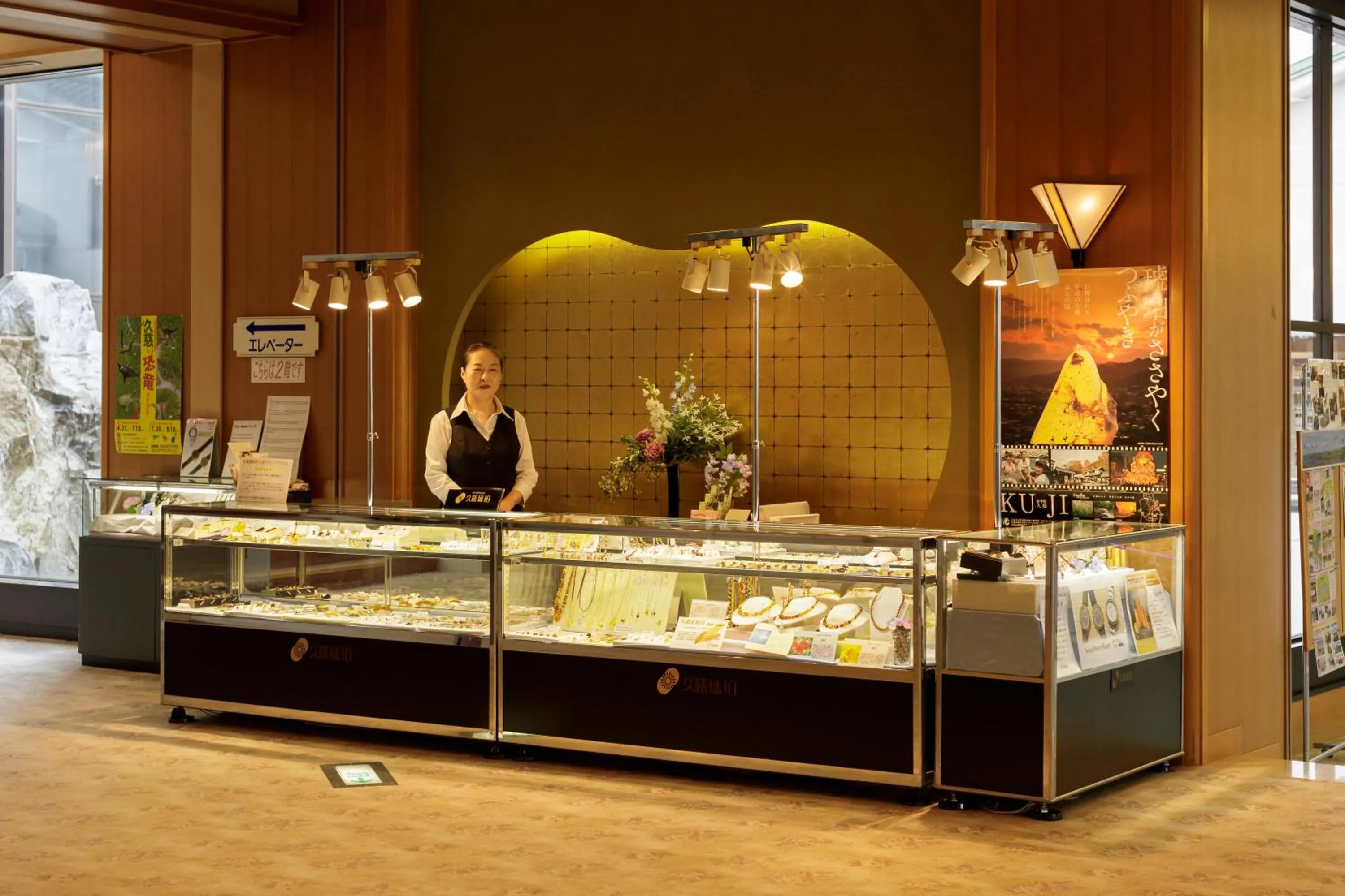 On-site shops, Bed in Hotel Shion