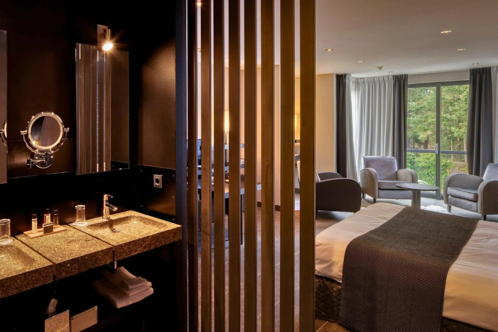 Bathroom, Bed in Hotel Gastronomique de Echoput